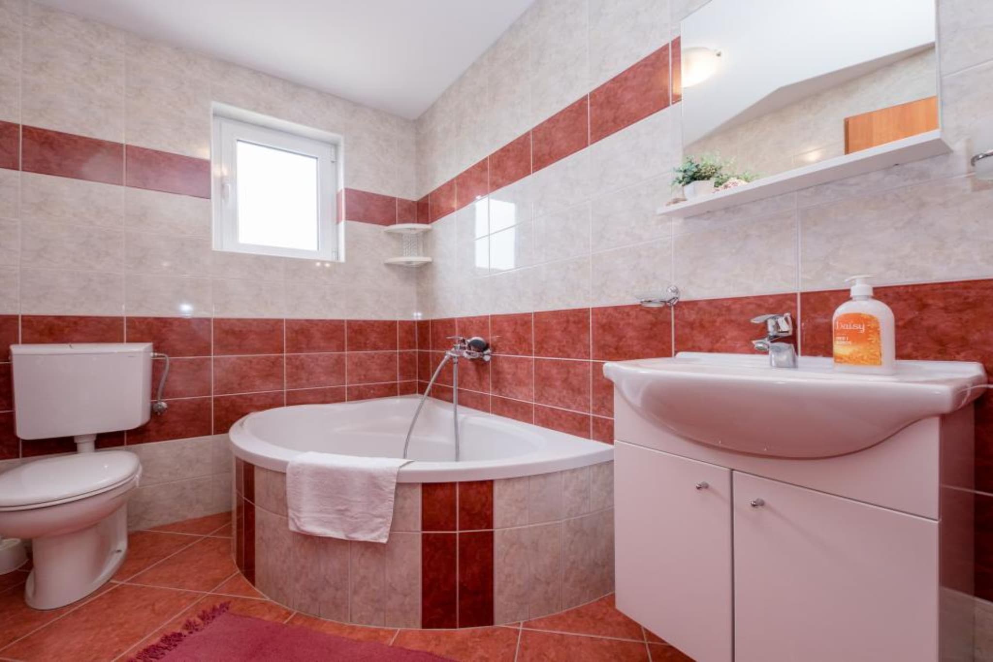 Three Bedroom Apartment with Terrace 2-Badkamer