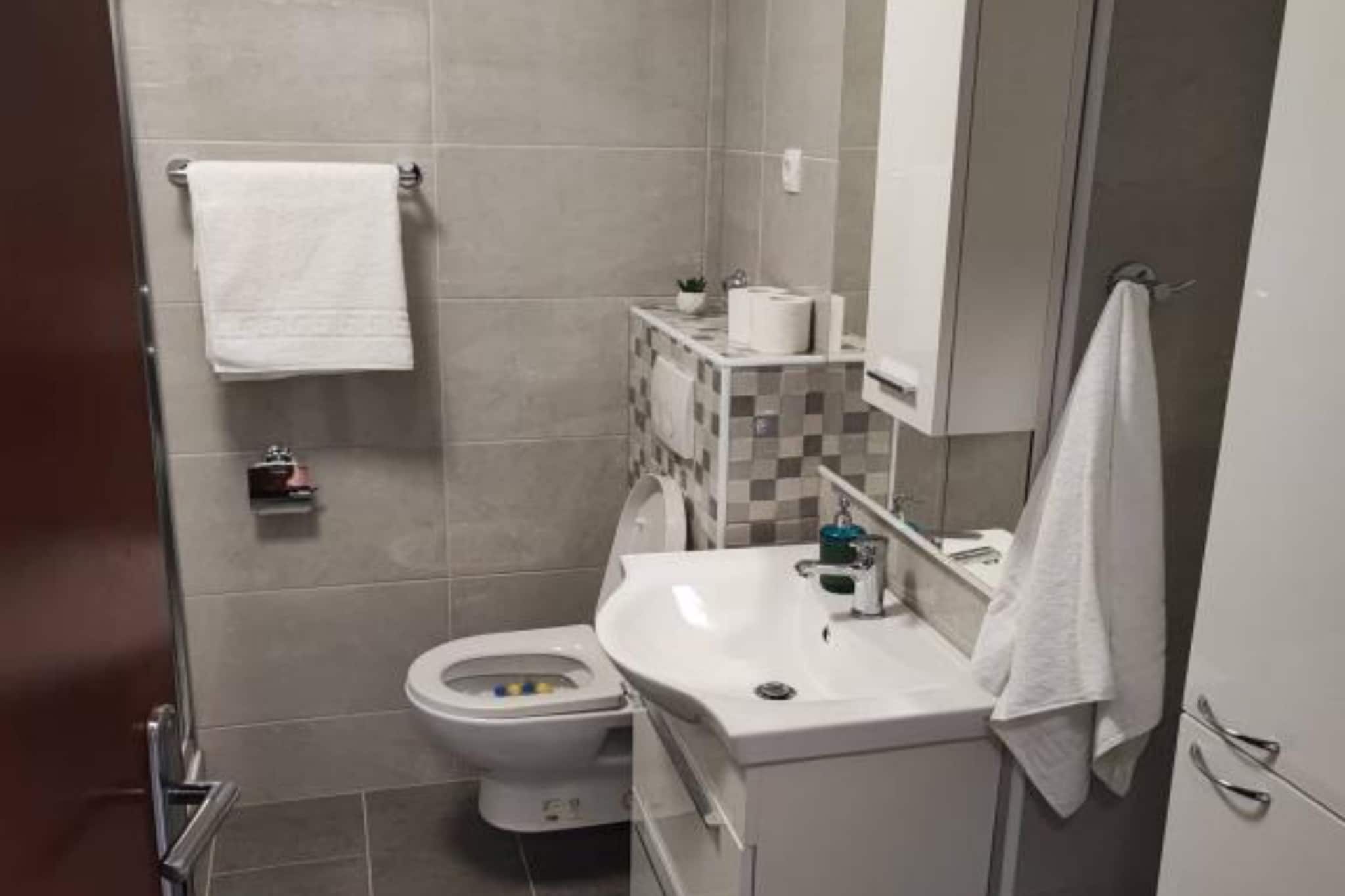 Apartment Eva Pula - One Bedroom Apartment with Balcony-Badkamer