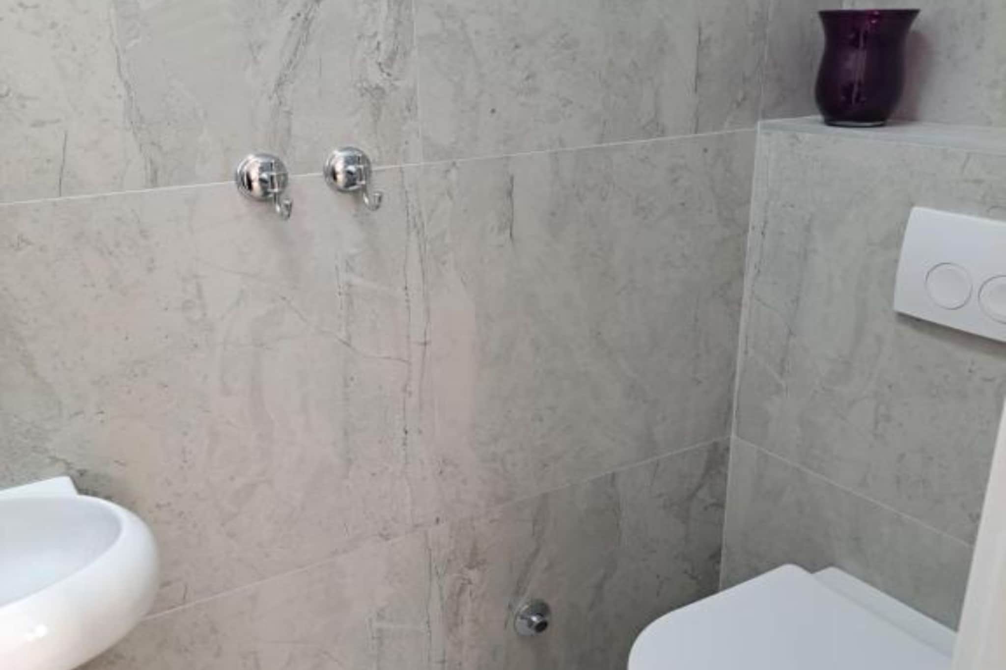 Villa With Pool-Badkamer