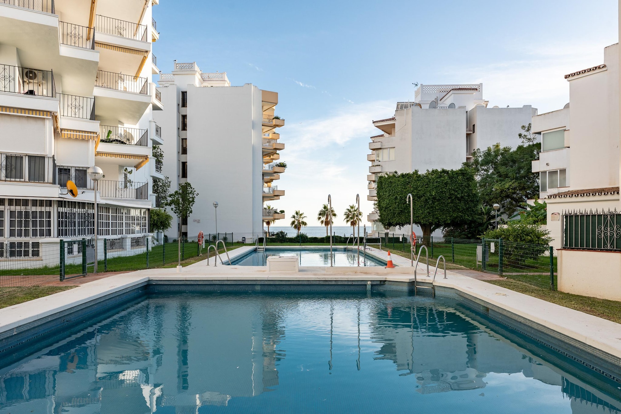 CT 350 - Faro's Marbella Beachapartment for 2 - perfect beachconection-Zwembad
