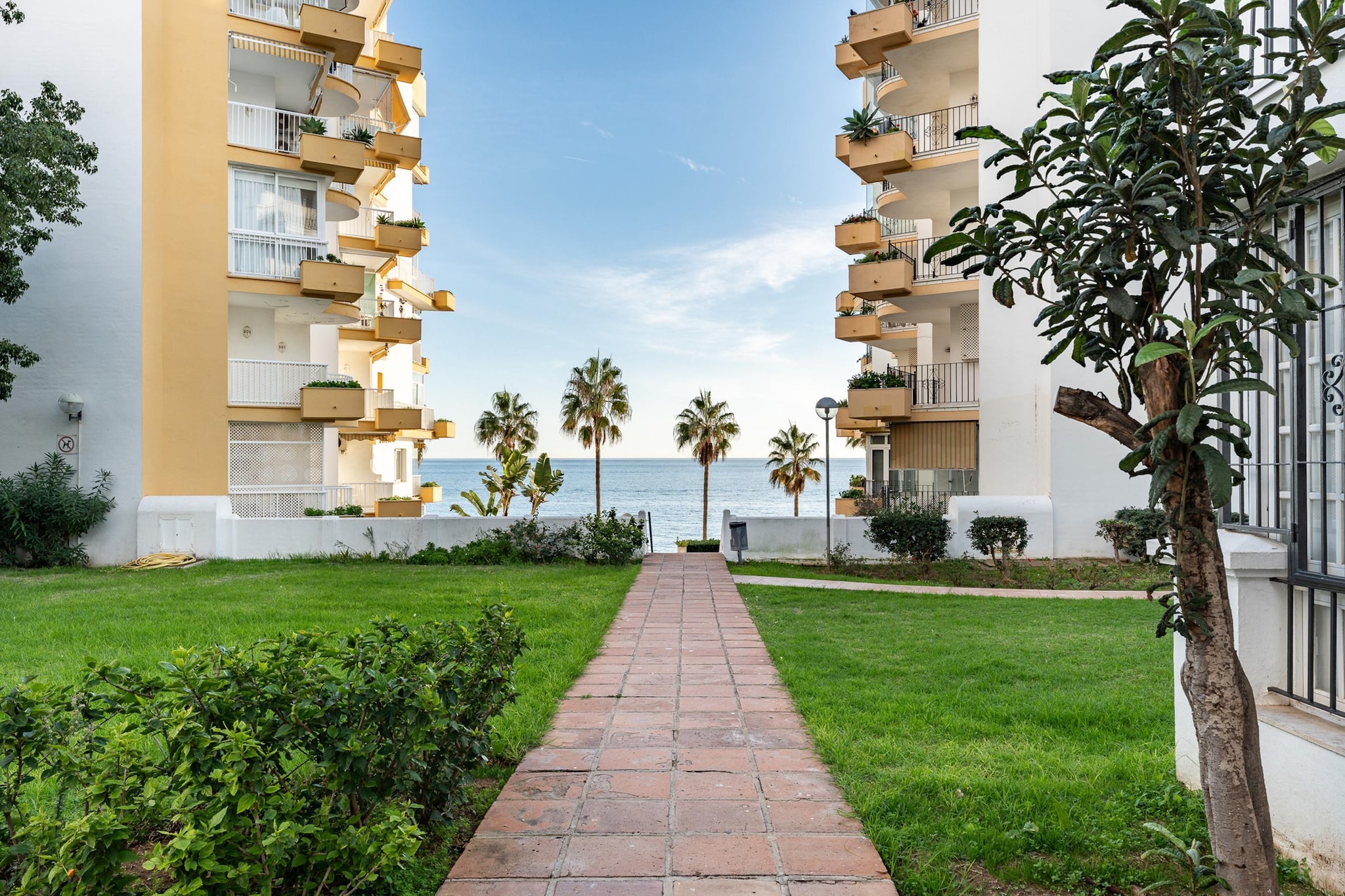 CT 350 - Faro's Marbella Beachapartment for 2 - perfect beachconection
