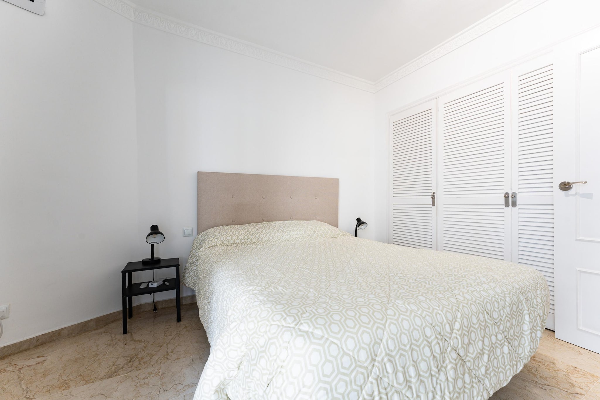 CT 350 - Faro's Marbella Beachapartment for 2 - perfect beachconection-Slaapkamer