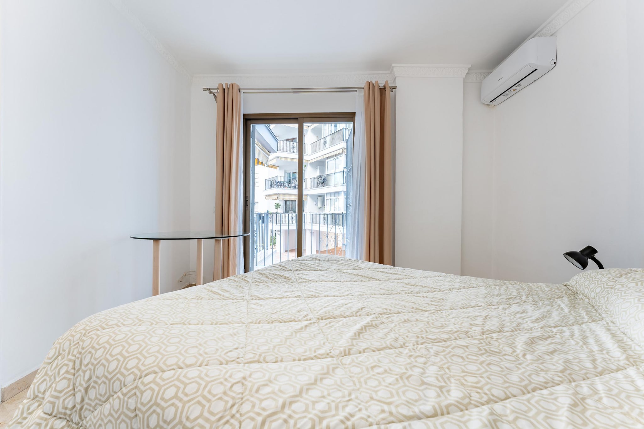 CT 350 - Faro's Marbella Beachapartment for 2 - perfect beachconection-Slaapkamer