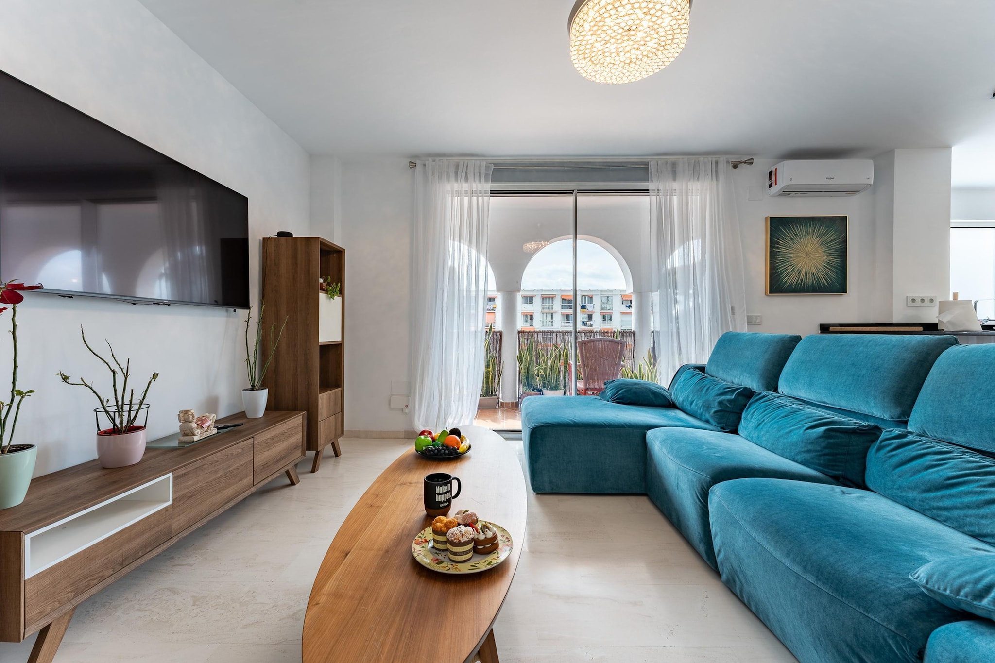 CT 376 - Faro's Calypso Duplex Penthouse - Walking distance to Beach-Living room