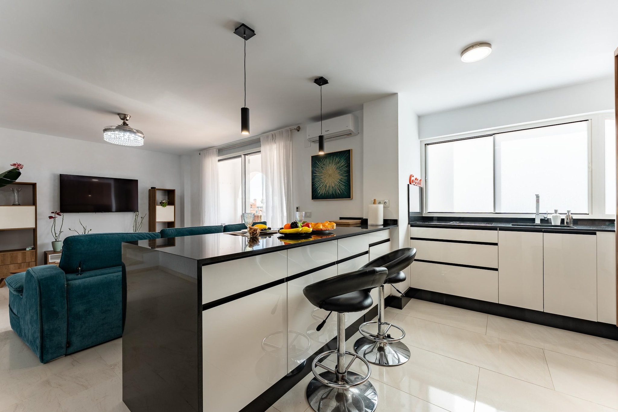 CT 376 - Faro's Calypso Duplex Penthouse - Walking distance to Beach-Kitchen