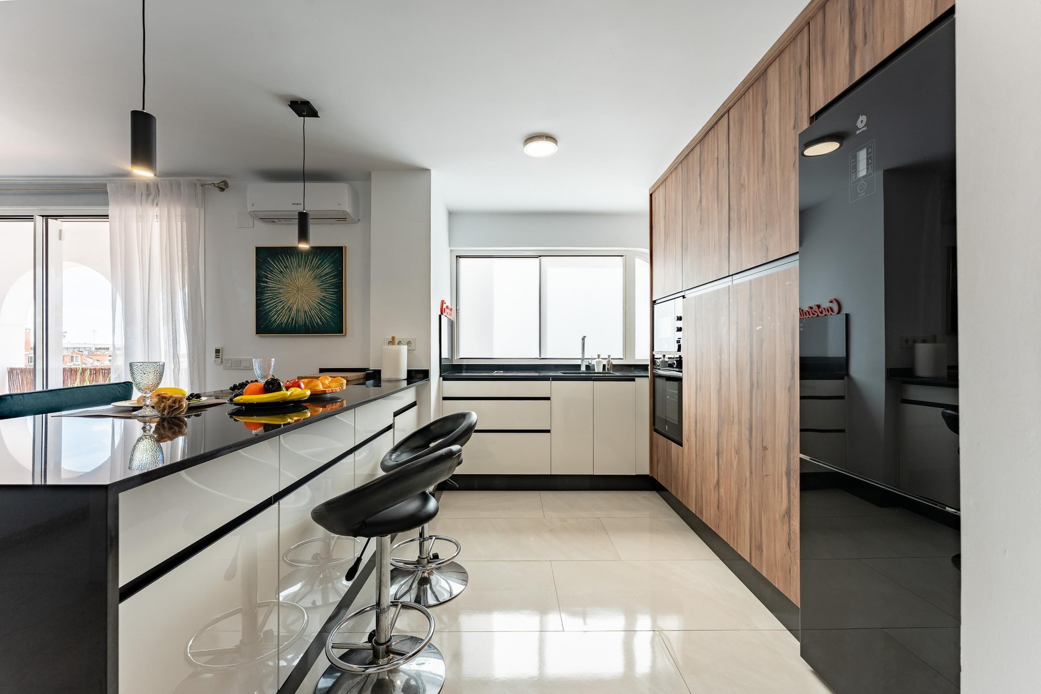 CT 376 - Faro's Calypso Duplex Penthouse - Walking distance to Beach-Kitchen