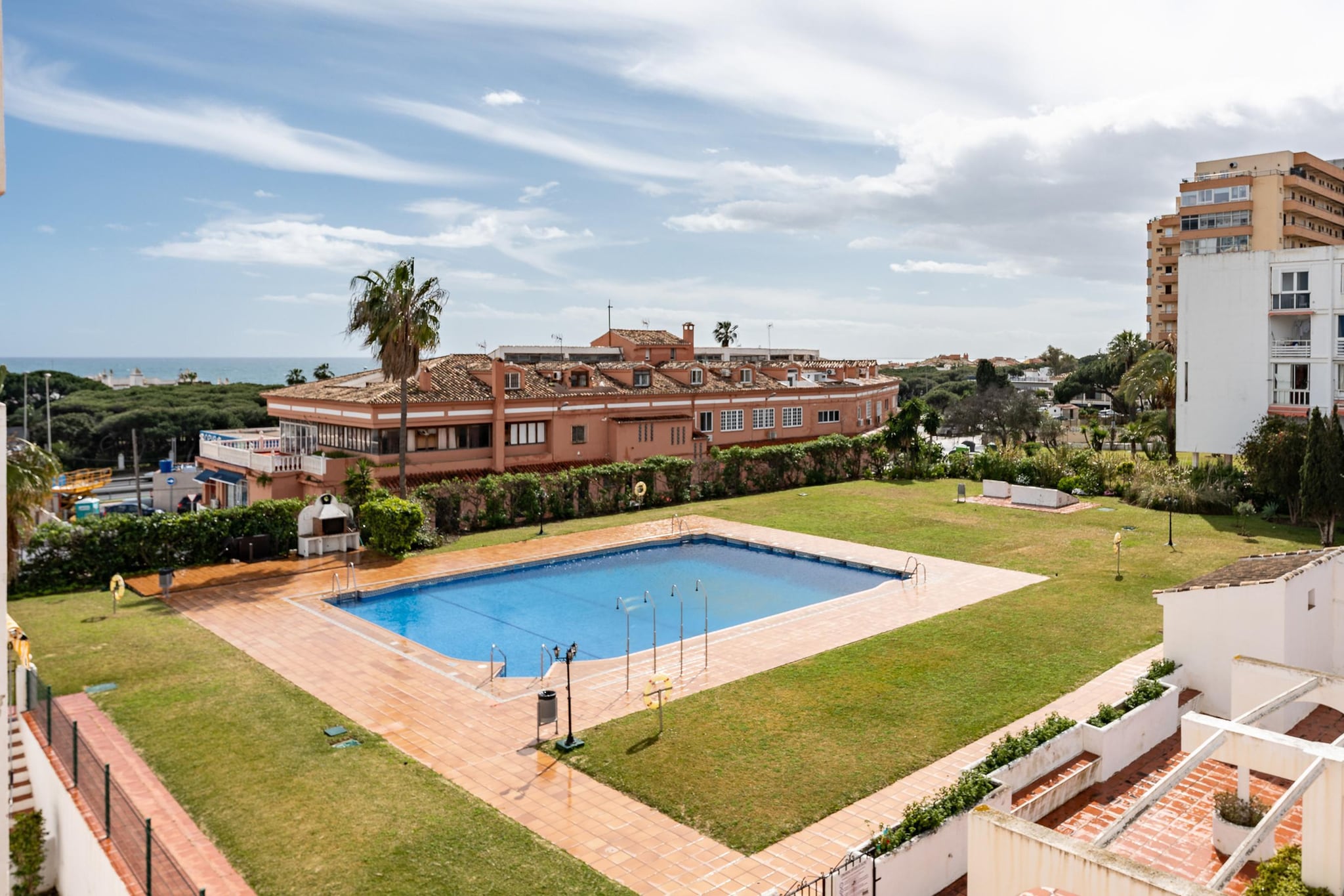 CT 376 - Faro's Calypso Duplex Penthouse - Walking distance to Beach