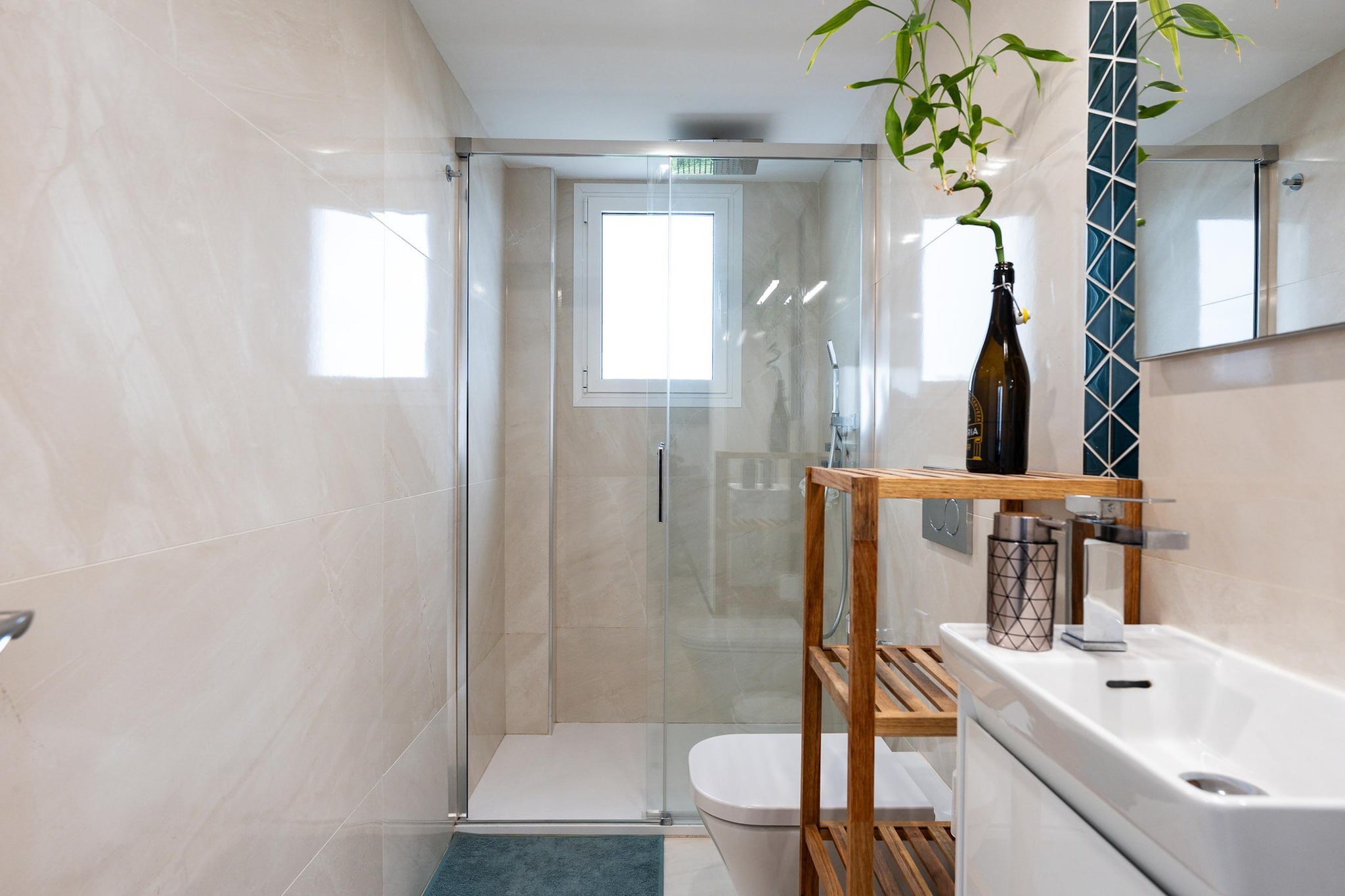 CT 376 - Faro's Calypso Duplex Penthouse - Walking distance to Beach-Bathroom