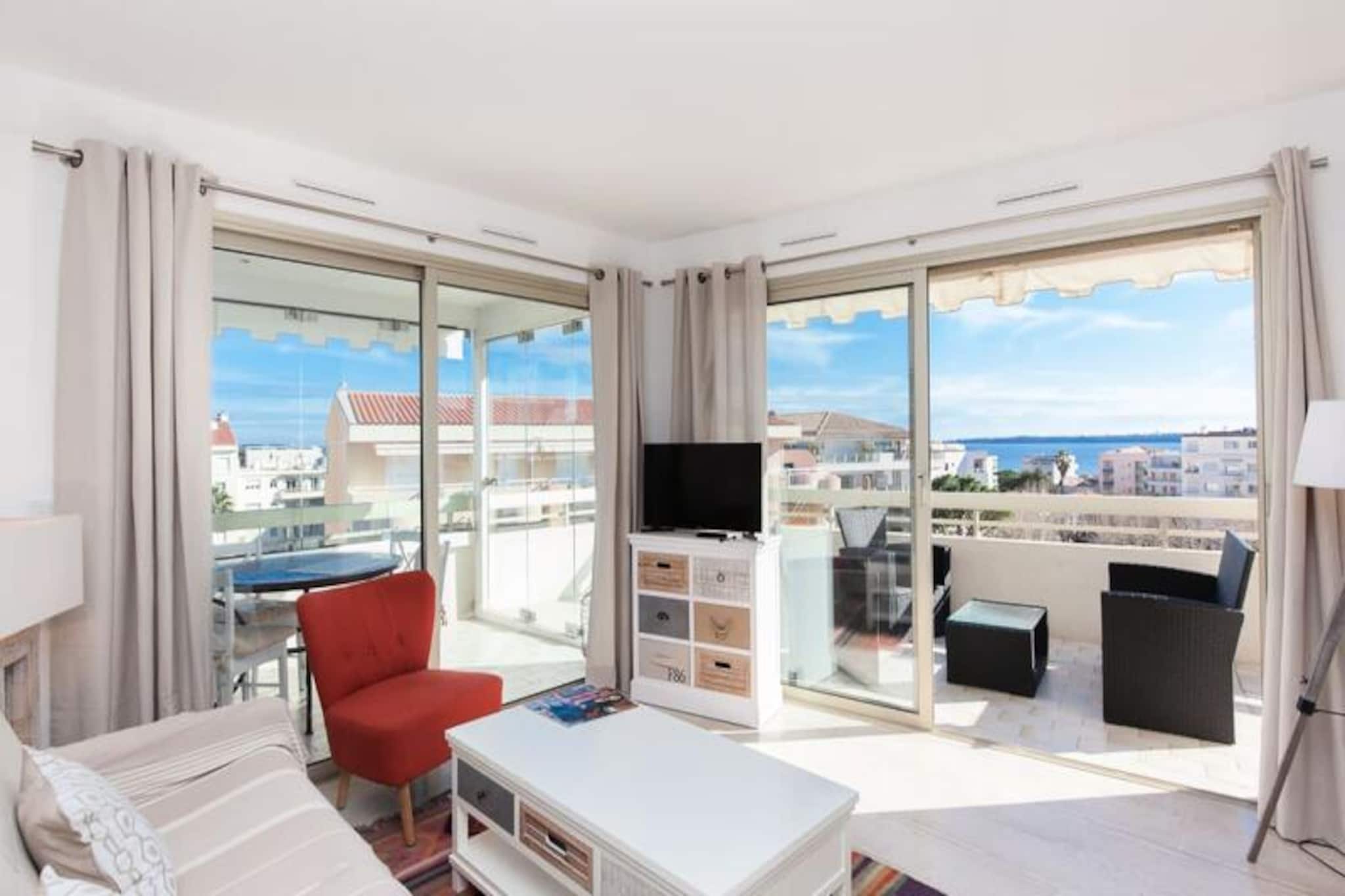Apartment in Palm Beach with Sea Views
