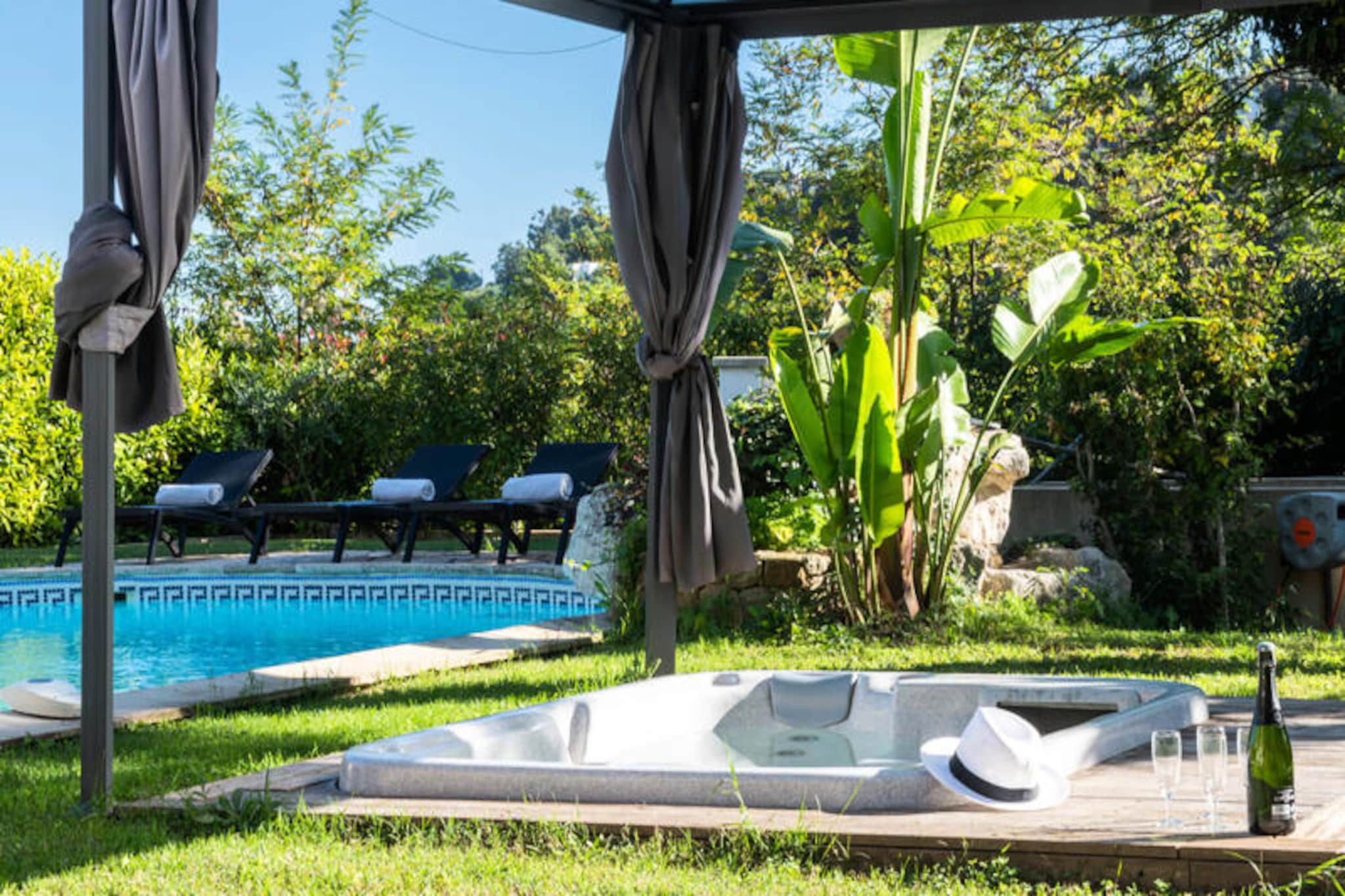 Résidence Villa 330m2, 6 Chambres, Piscine Chauffée Jacuzzi-Niet-getagd