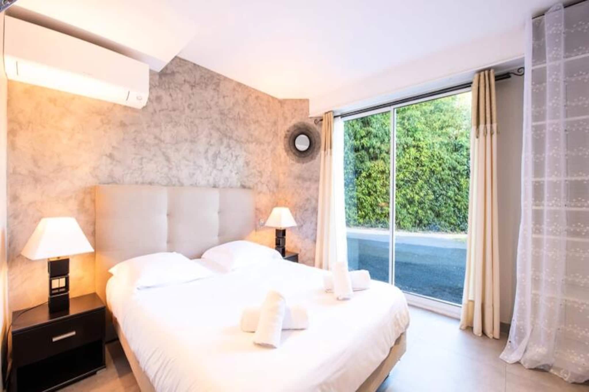 Résidence Villa 330m2, 6 Chambres, Piscine Chauffée Jacuzzi-Niet-getagd