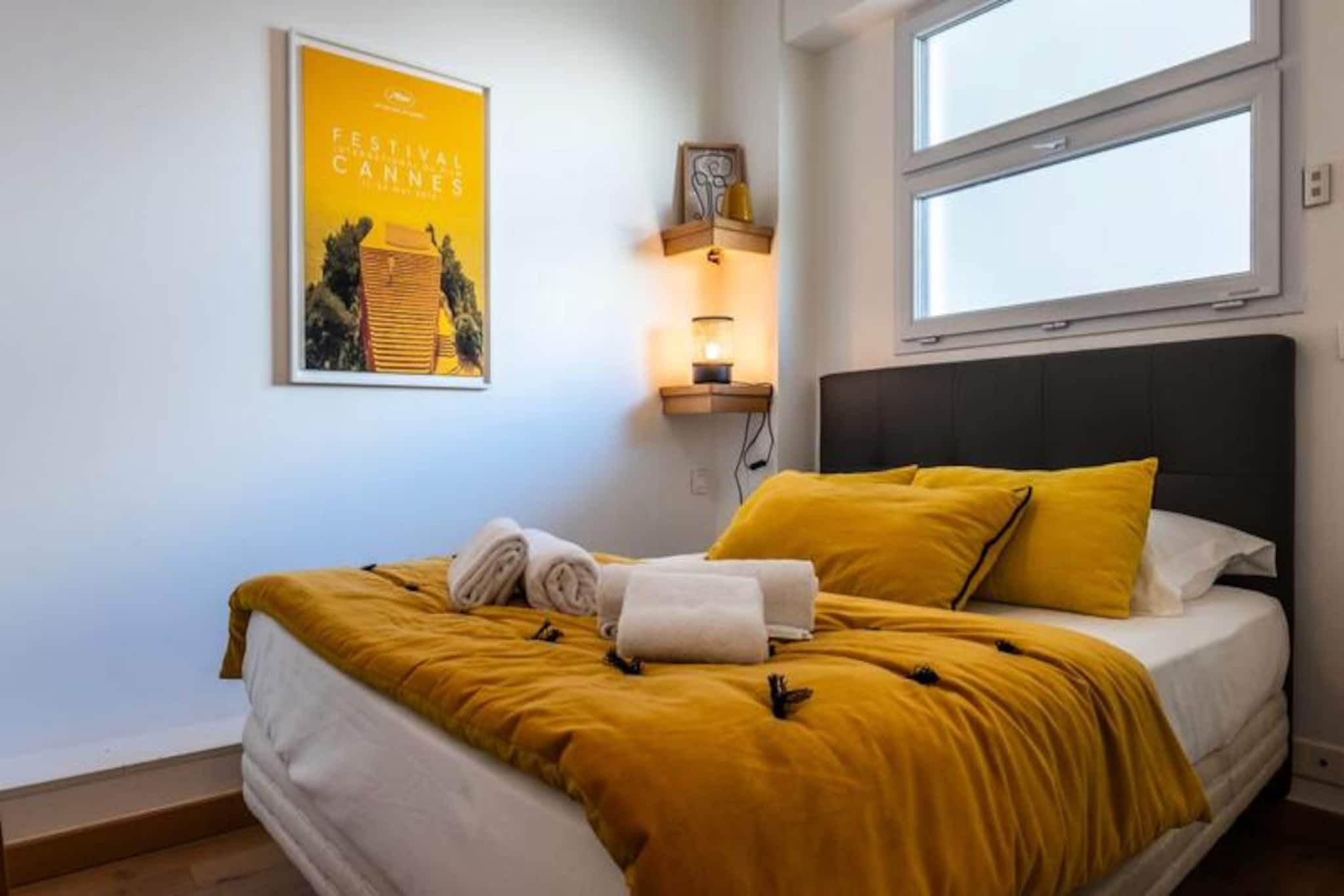 3-room apartment with terrace and sea view, opposite the Martinez