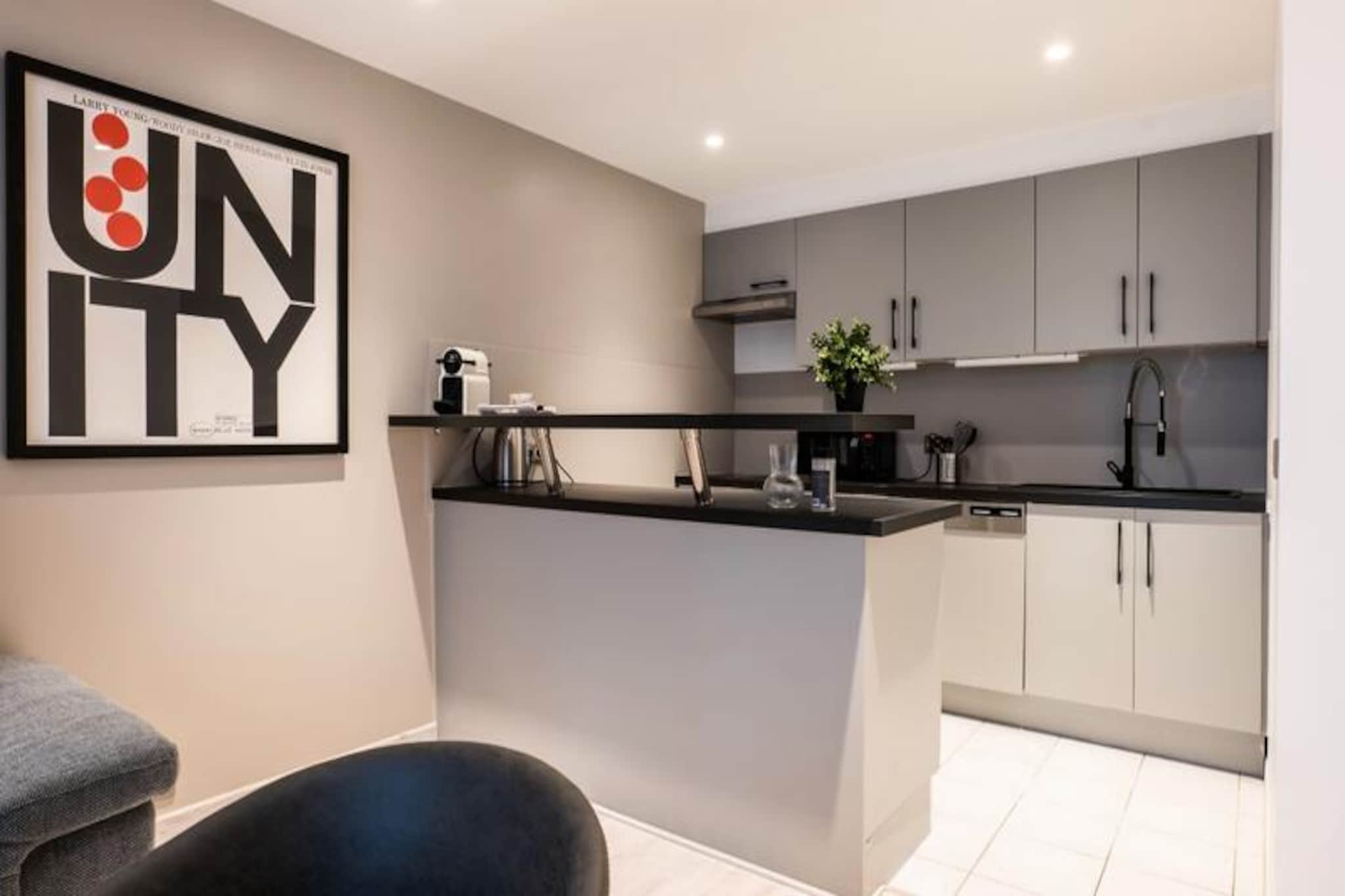 Résidence 2p Moderne, Proche Plages Et Palais Des Congrès-Niet-getagd