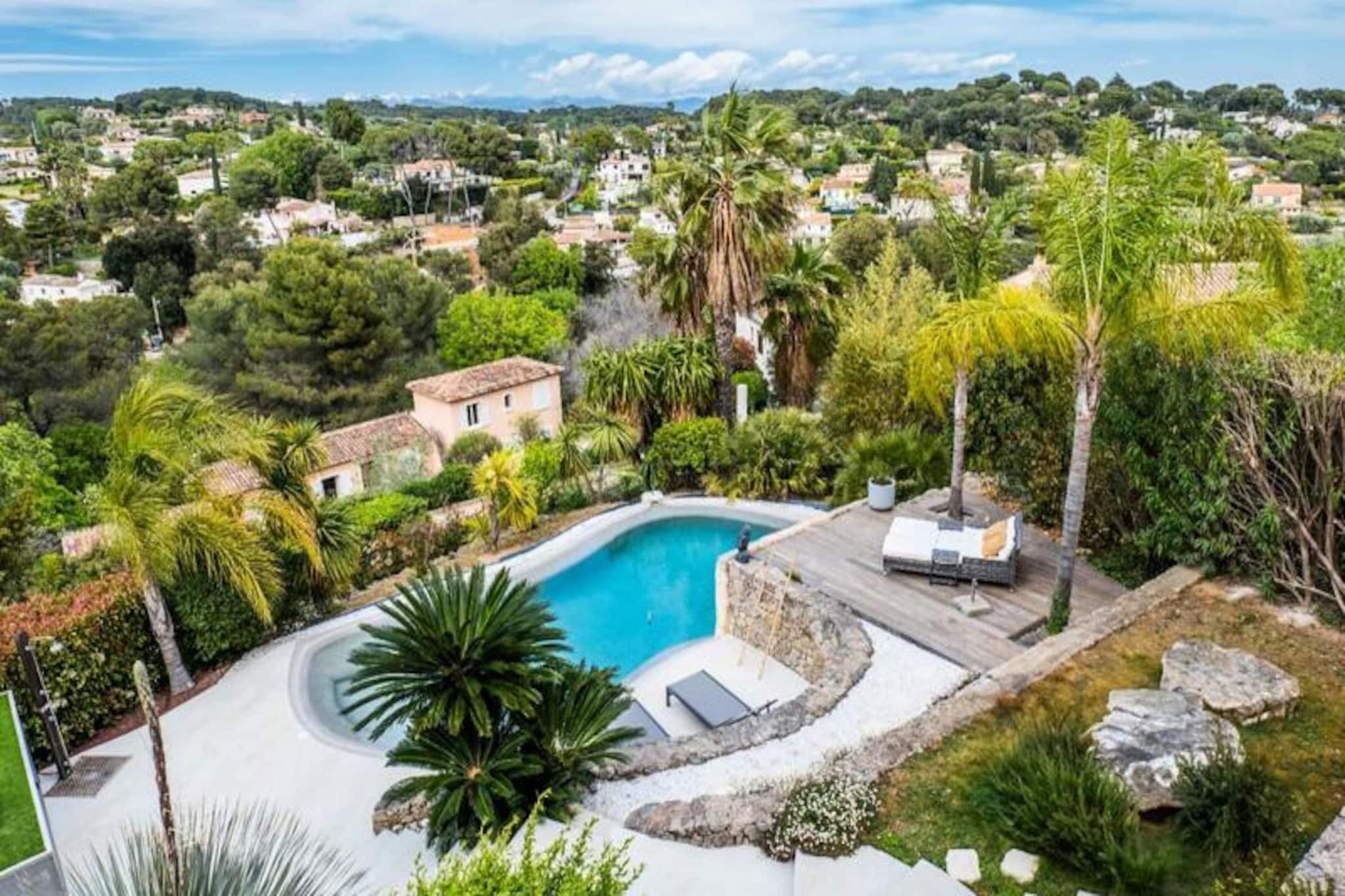Villa in Golfe-Juan with Pool & Tranquility