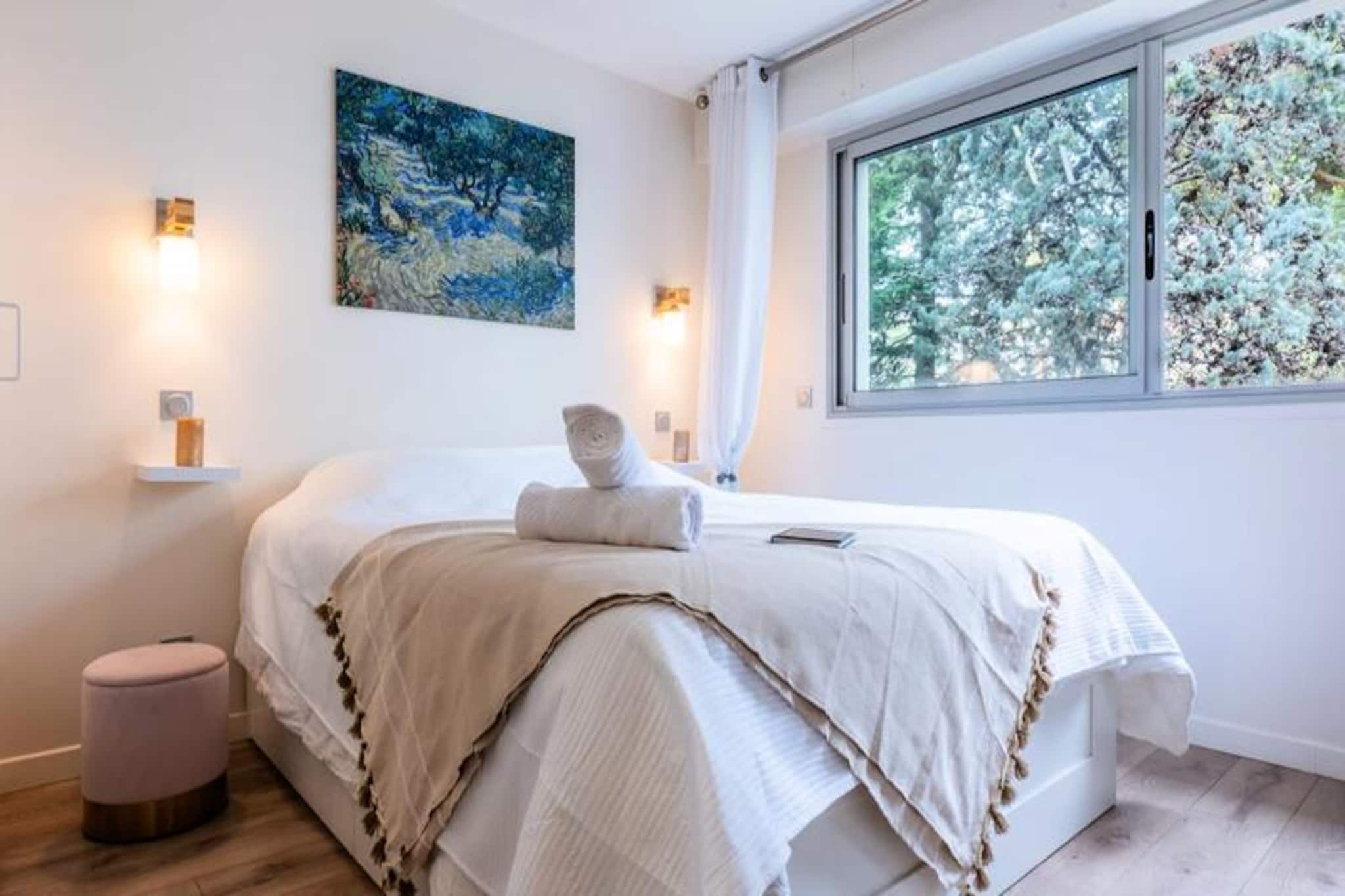 Résidence 2 Pièces  Terrasse à 8min à Pied Du Centre Parking