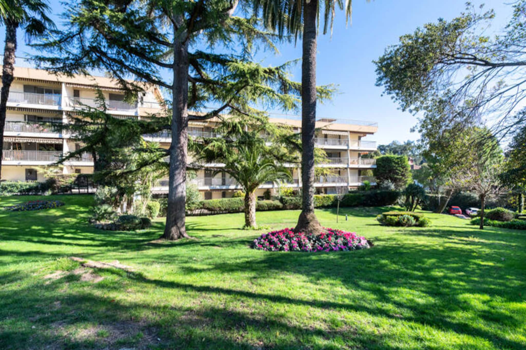 Résidence Spacieux 3p En Résidence Avec Piscine-Niet-getagd