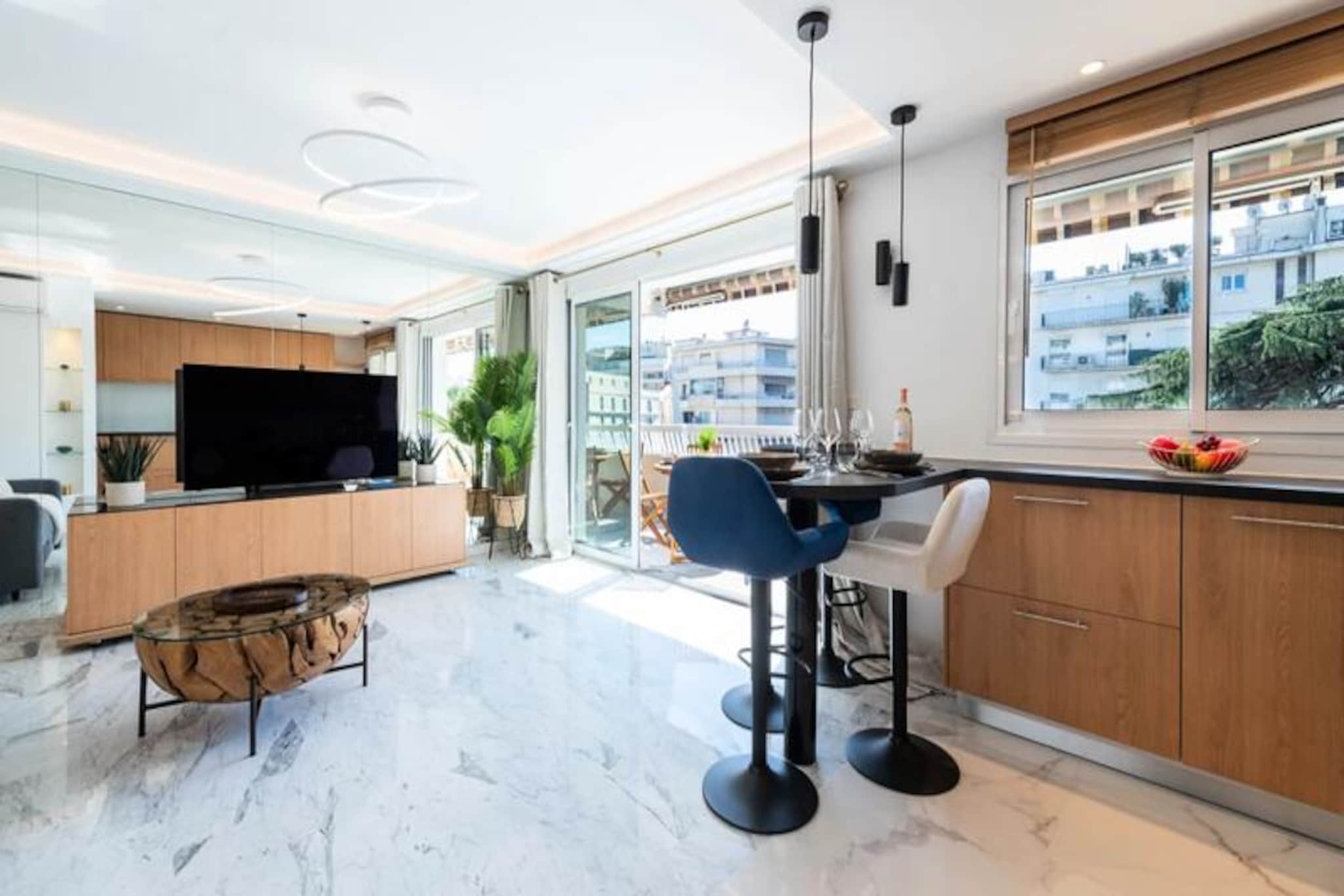 Large renovated 2P Terrace Heart of Cannes
