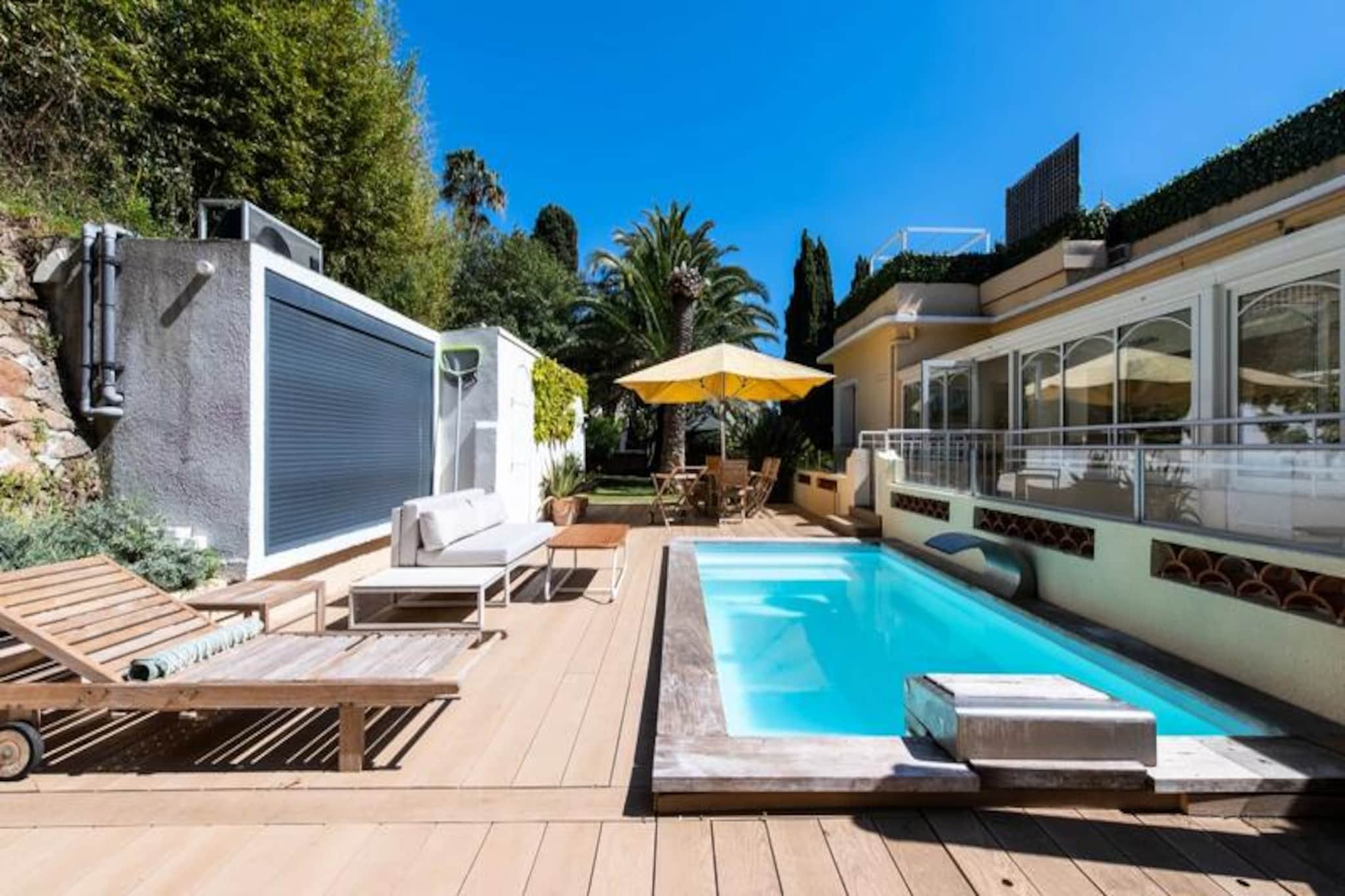 Apartment in Cannes with Rooftop Sea View