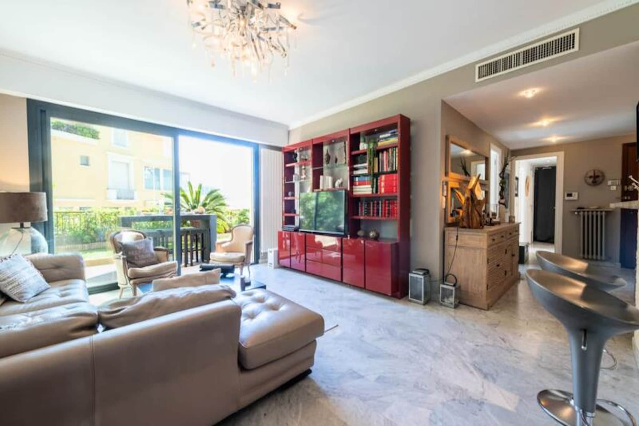 Apartment in Palm Beach with Sea View