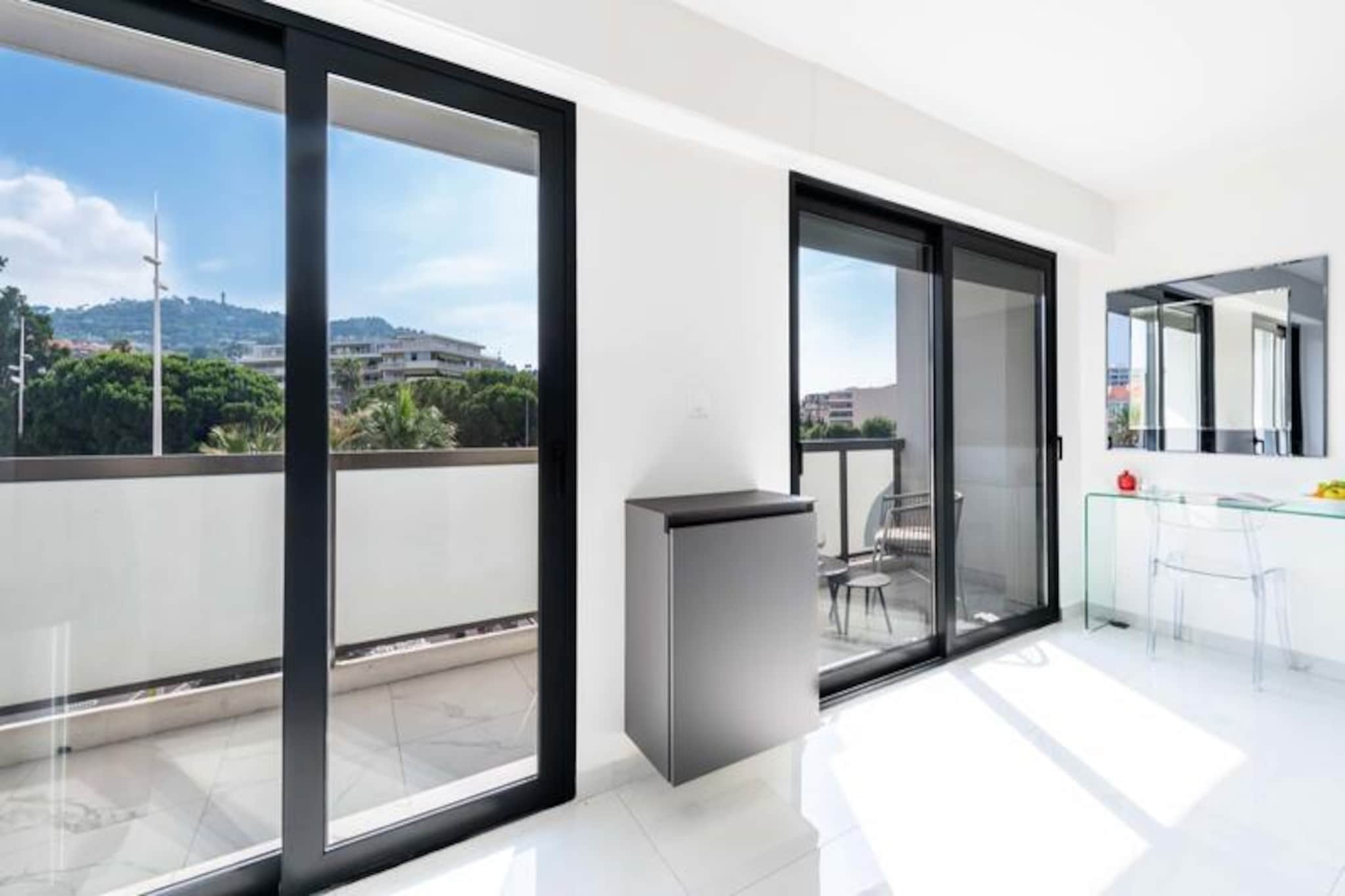 Résidence 2p Traversant, Centre Cannes, Rue D’antibes-Niet-getagd