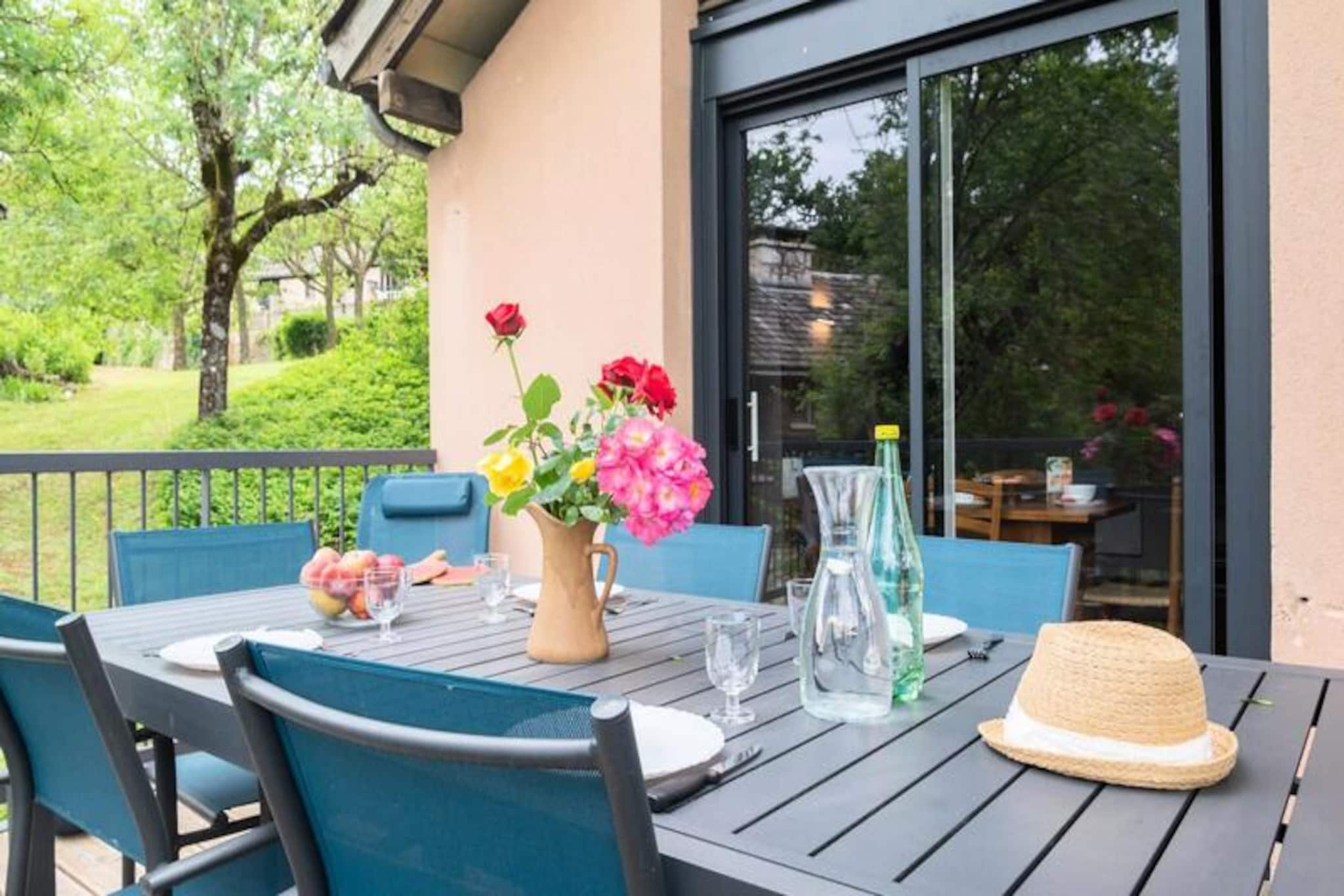 Cottage in La Canourgue with Pool Access