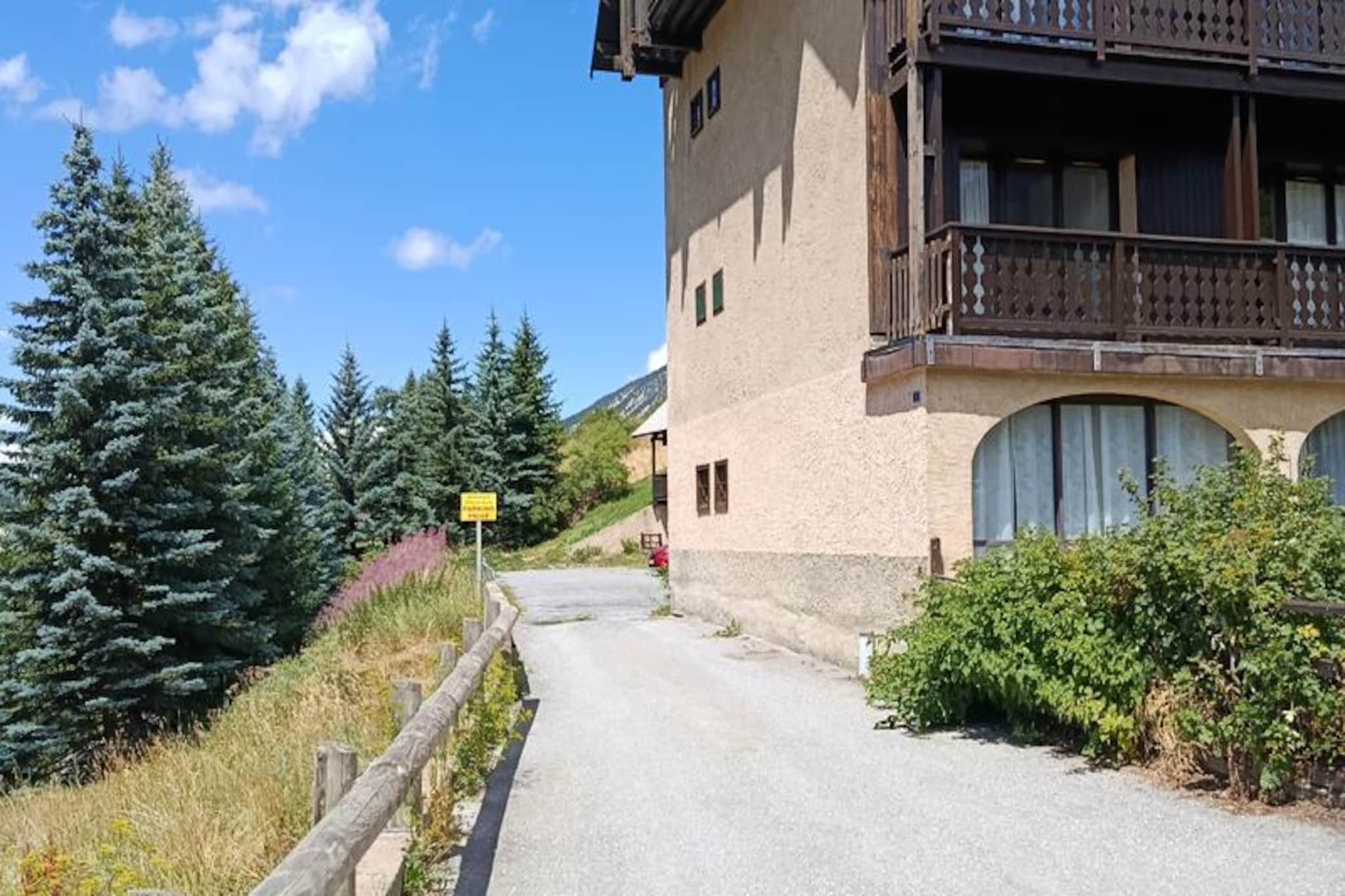 Apartment in Sainte-Marie near Ski Lifts