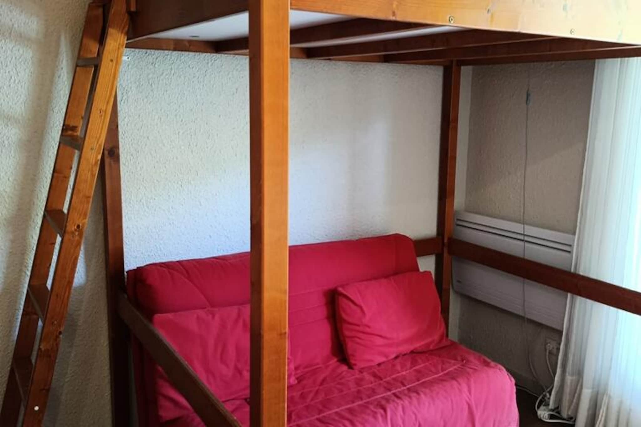 Apartment in Sainte-Marie near Ski Lifts