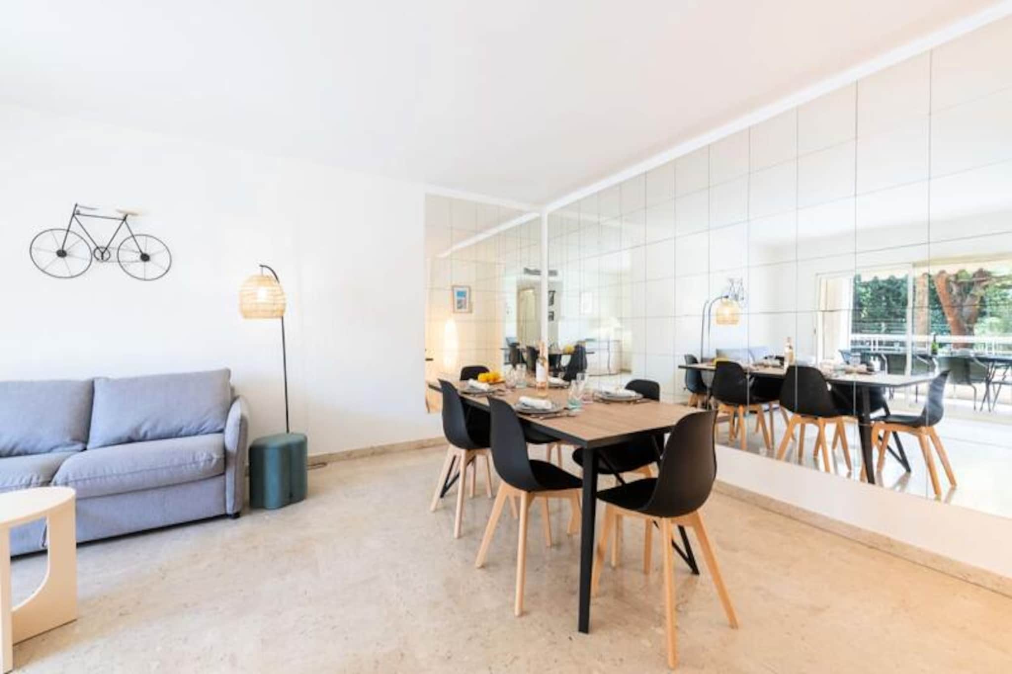 2-room apartment in a residence with a swimming pool and garage, near the Croisette