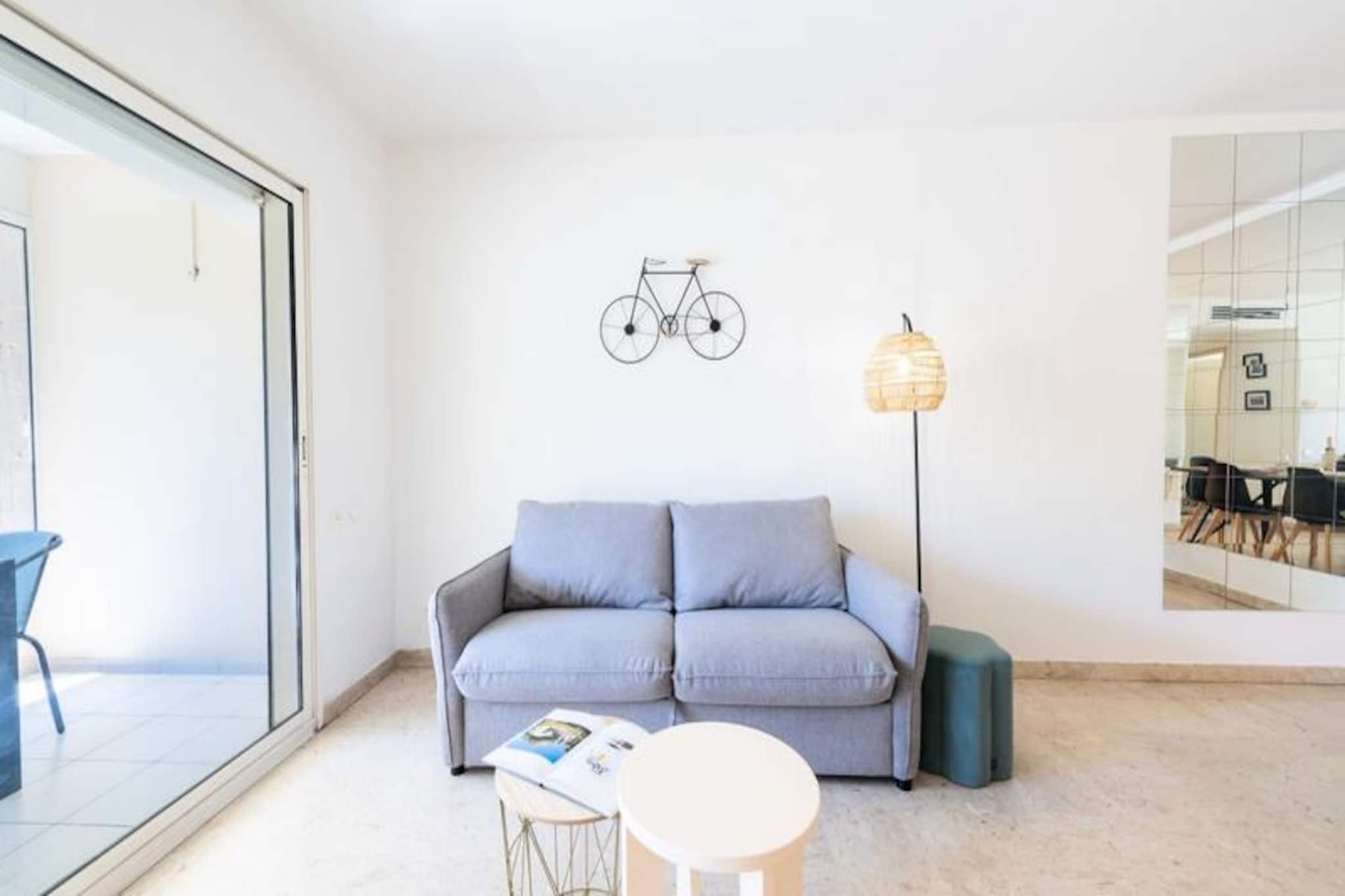 2-room apartment in a residence with a swimming pool and garage, near the Croisette