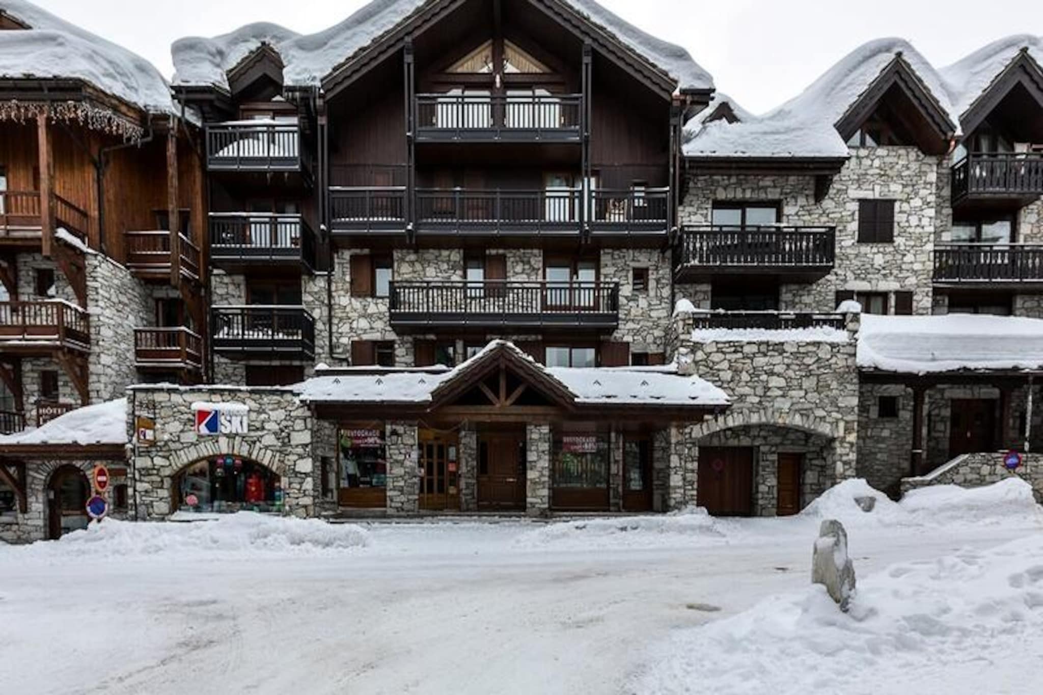 Spacious apartment at the foot of the slopes, covered parking