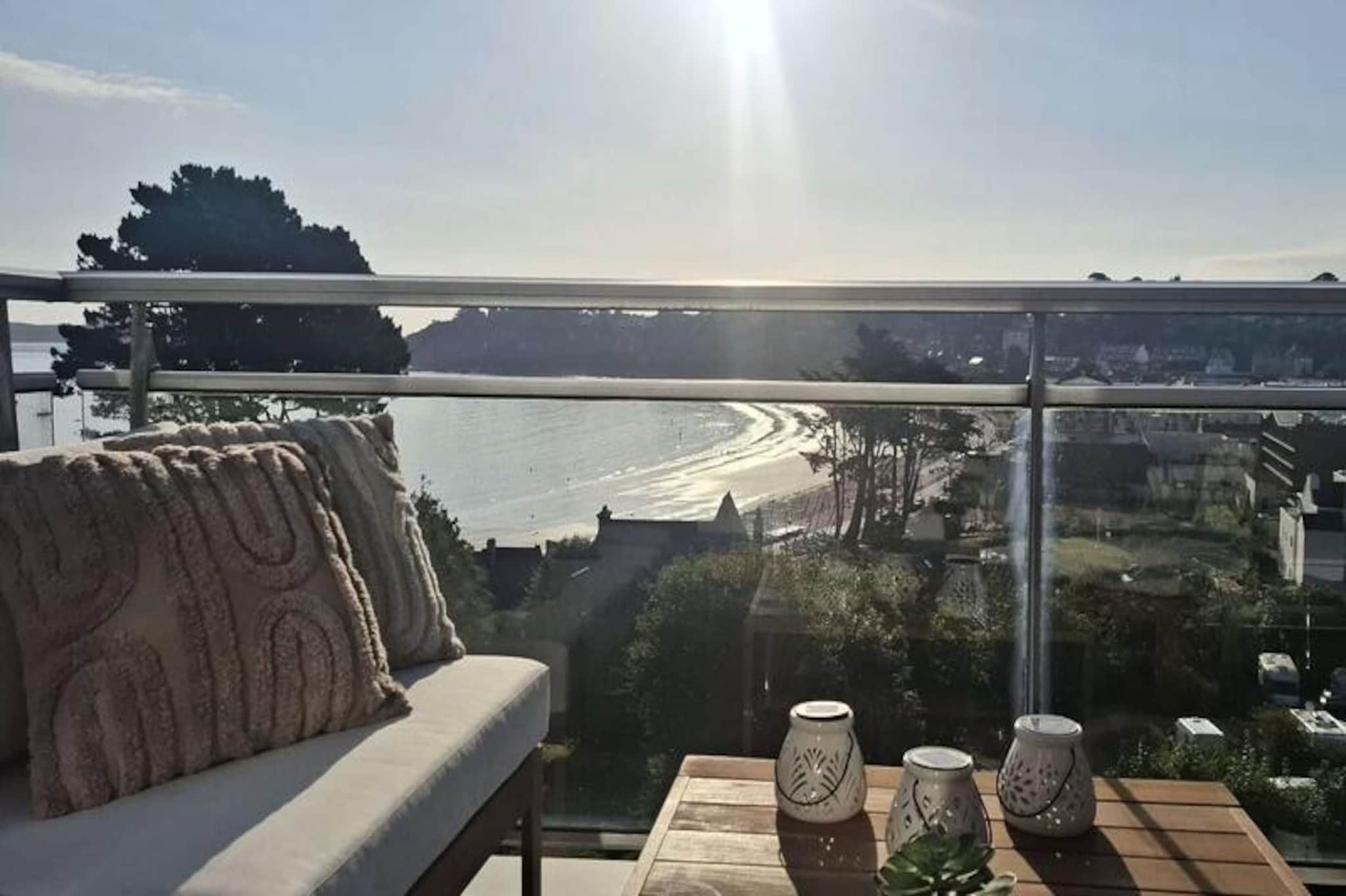 Apartment on Pink Granite Coast, Sea View