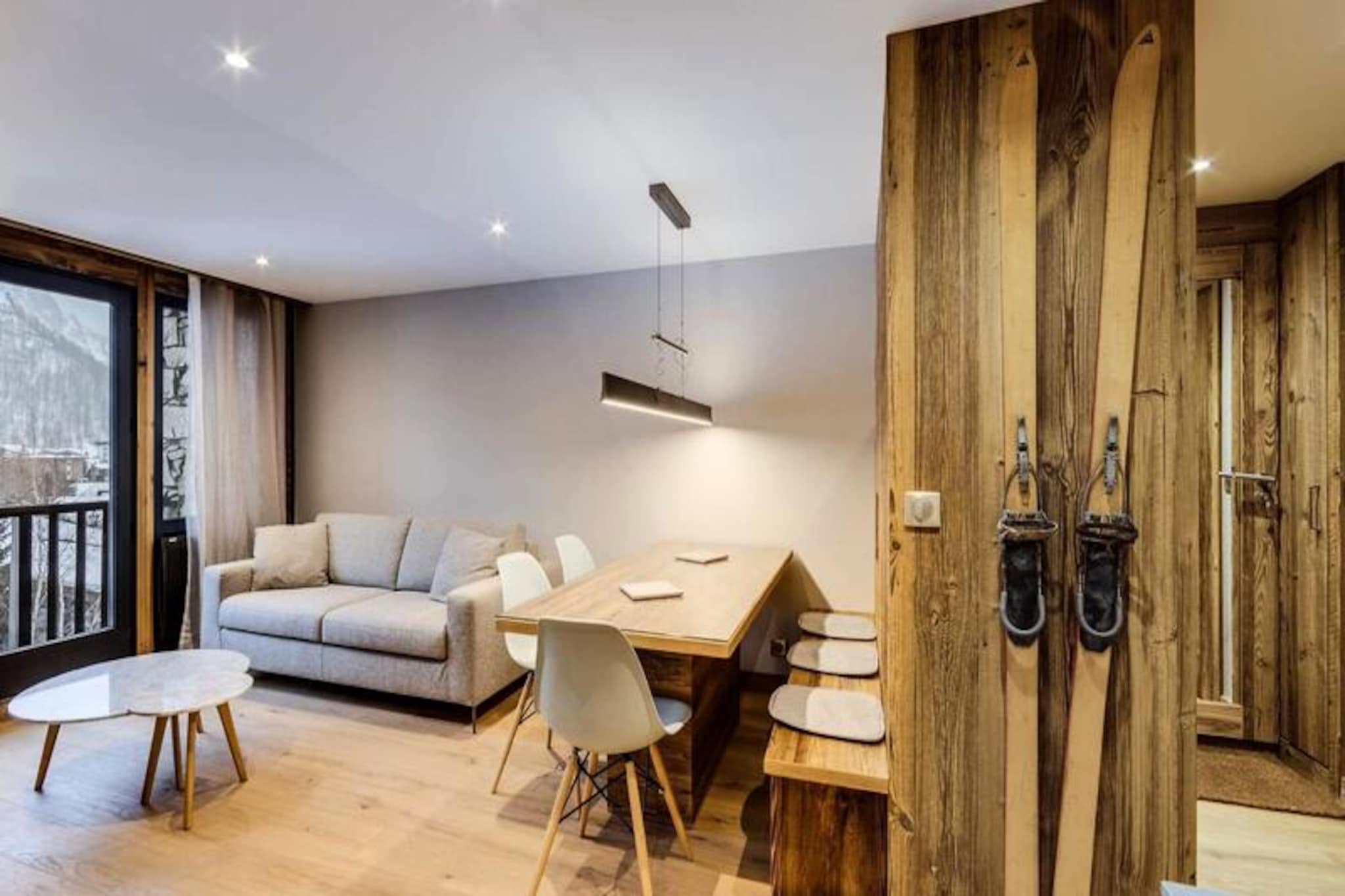 Fully renovated apartment, ski-in/ski-out, balcony
