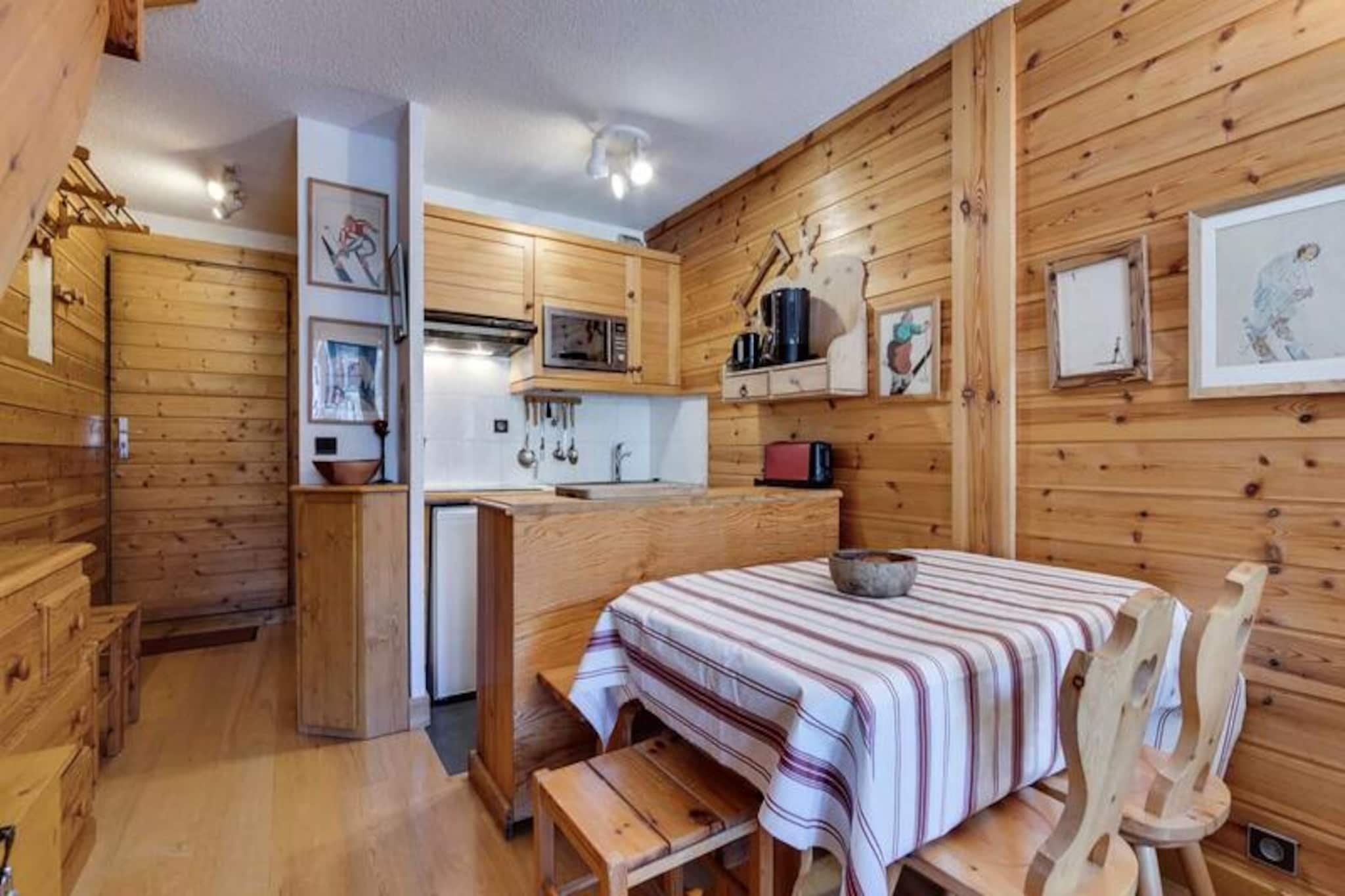 Comfortable duplex apartment, ski-in/ski-out, covered parking