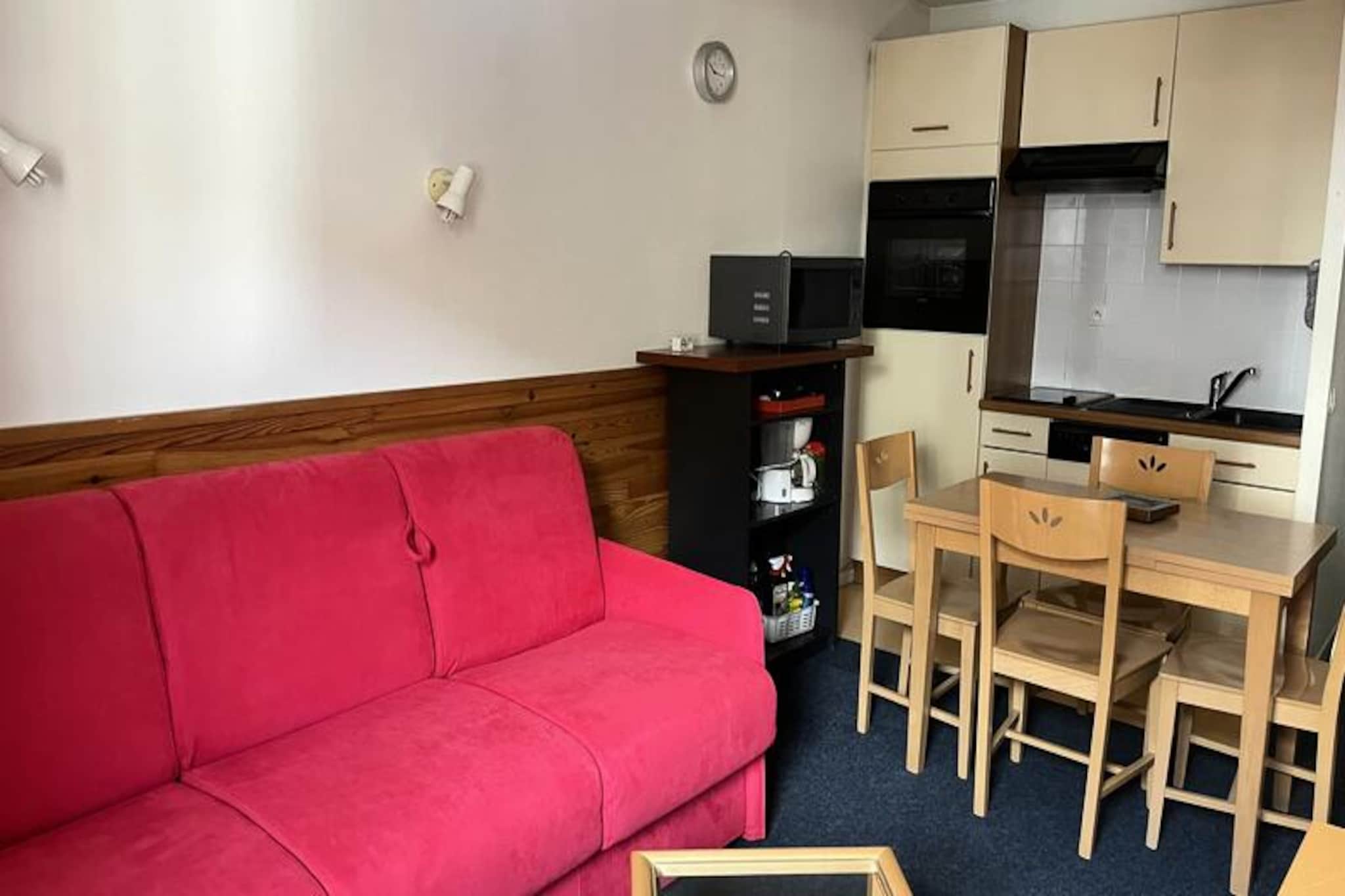 Apartment near slopes with pool & sauna