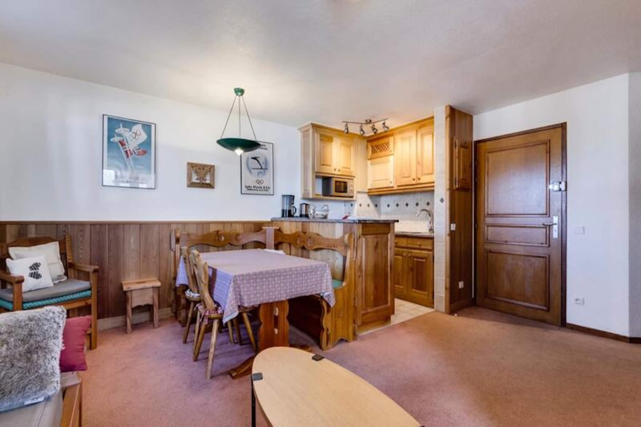 Comfortable apartment, ski-in/ski-out access, balcony