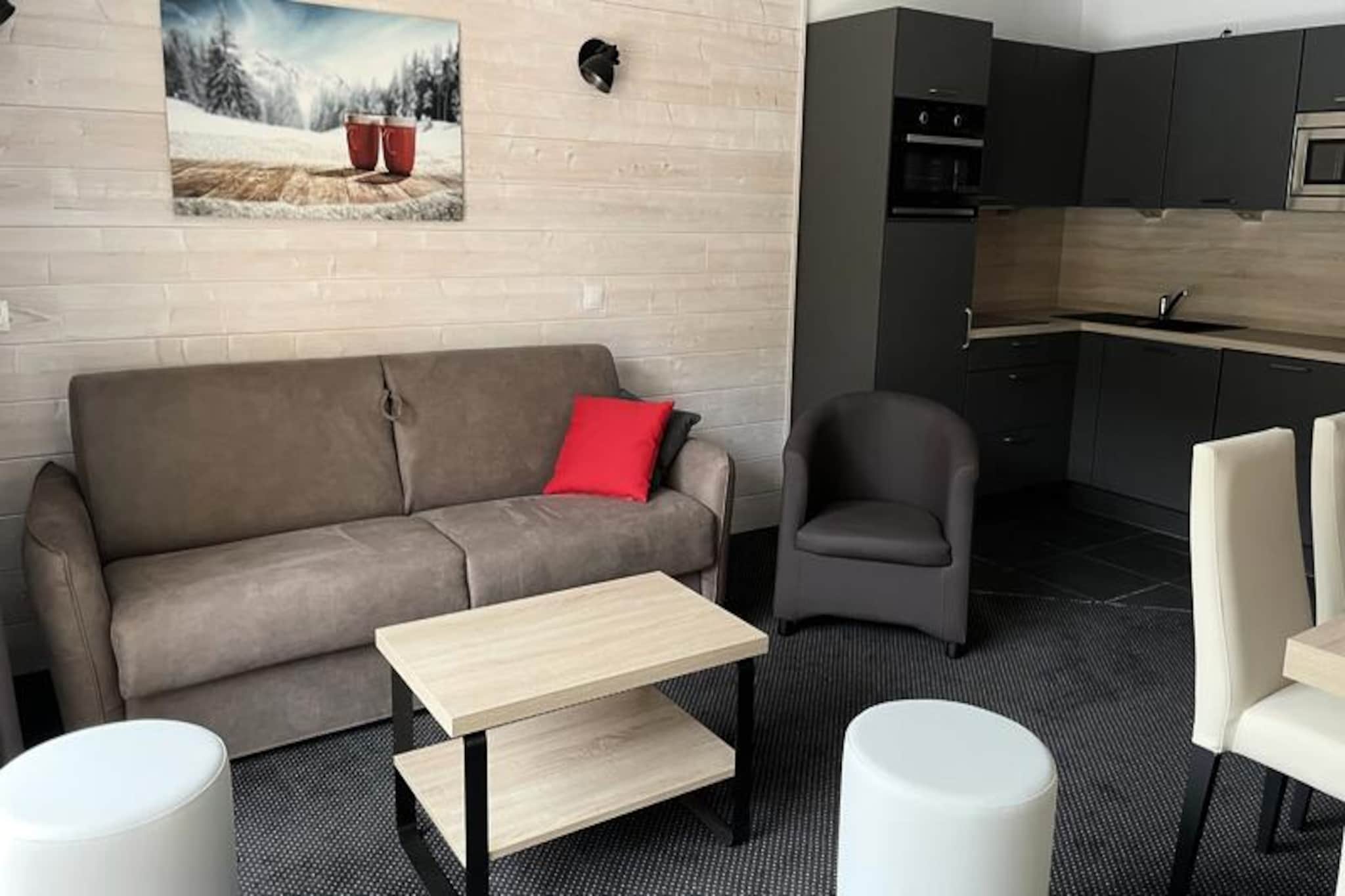 Apartment near slopes with pool & jacuzzi