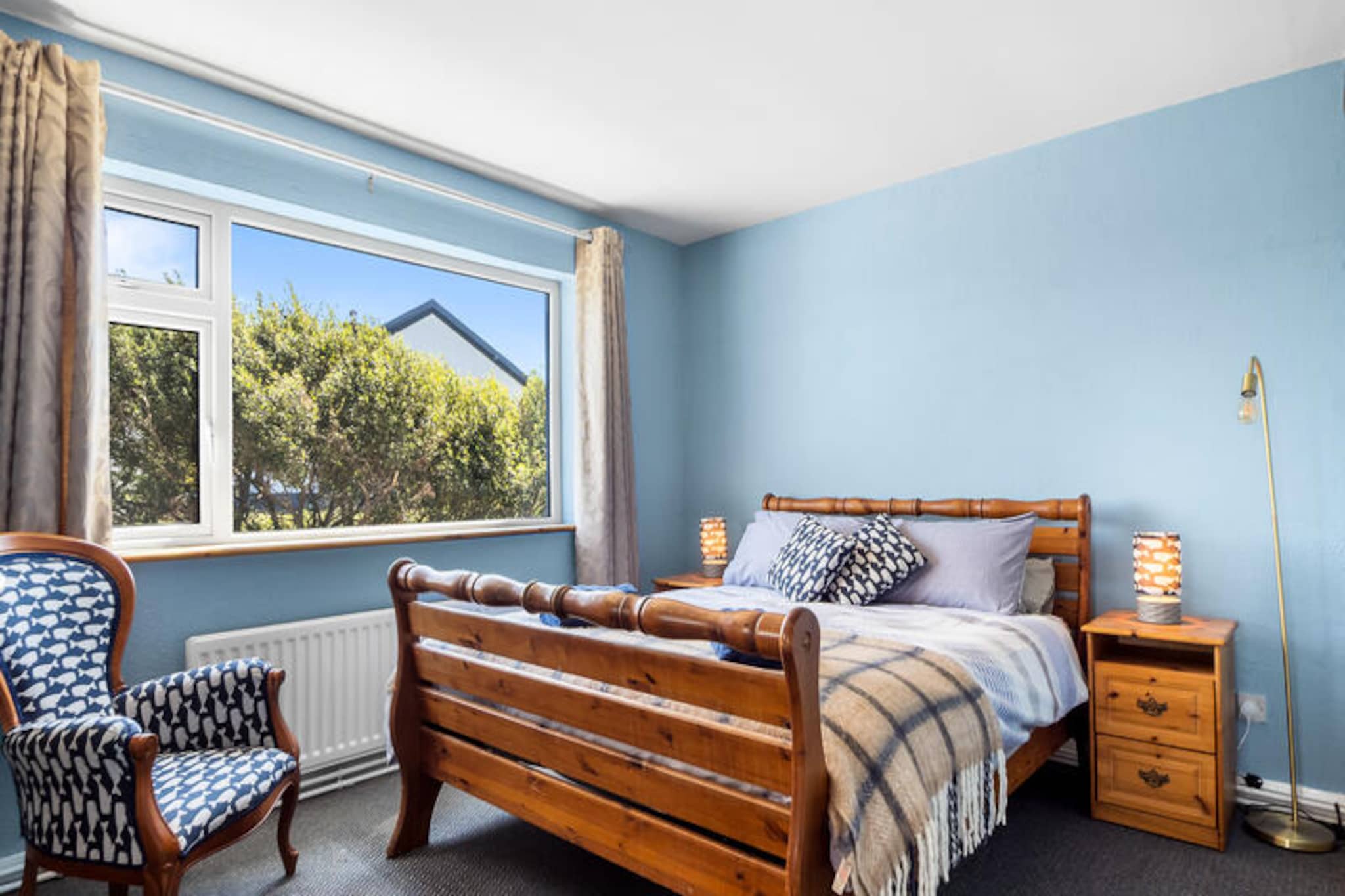 Cottage in Cleggan with Sea and Lake Views