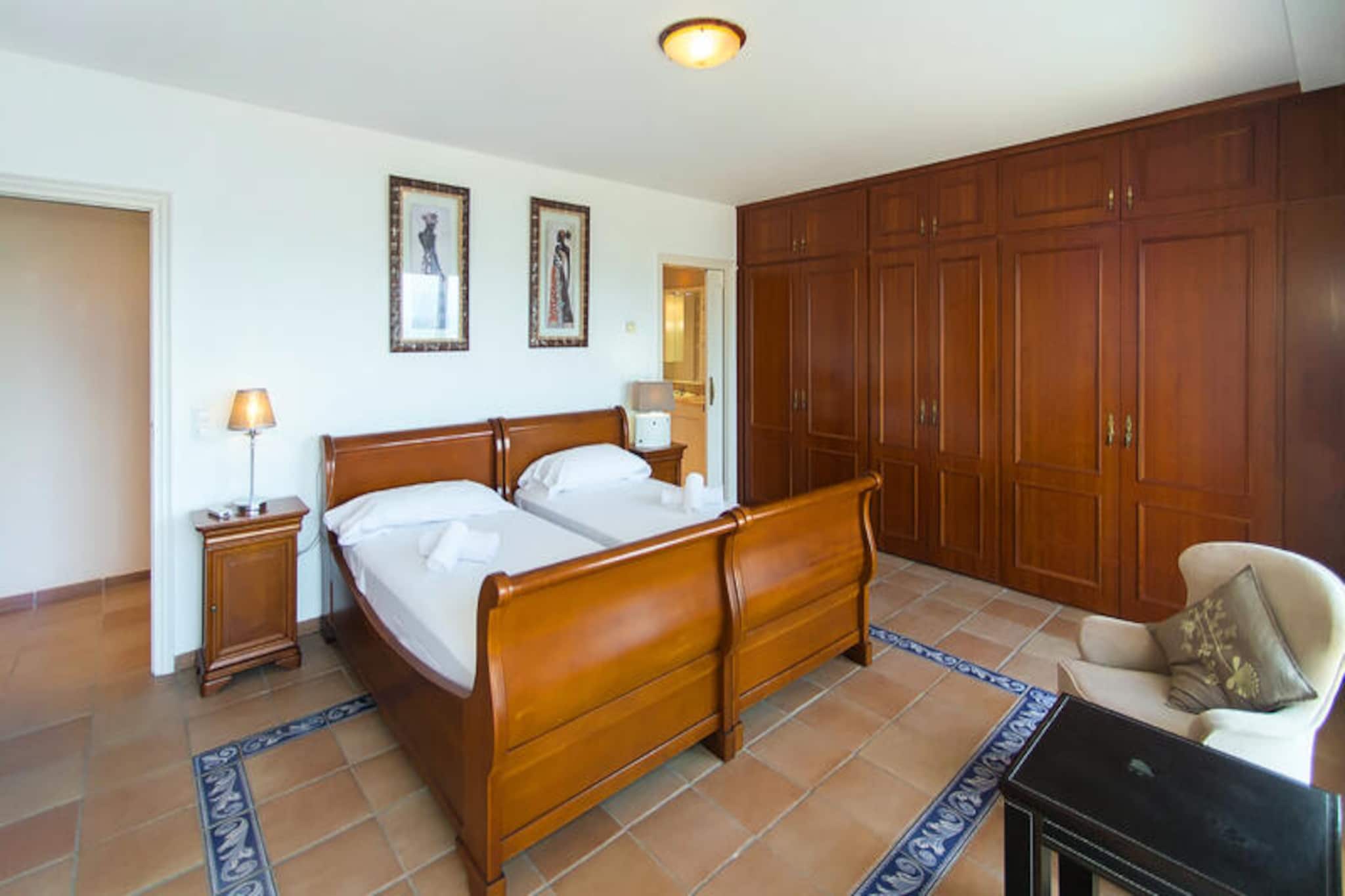 Maison à Roses-Non tagué