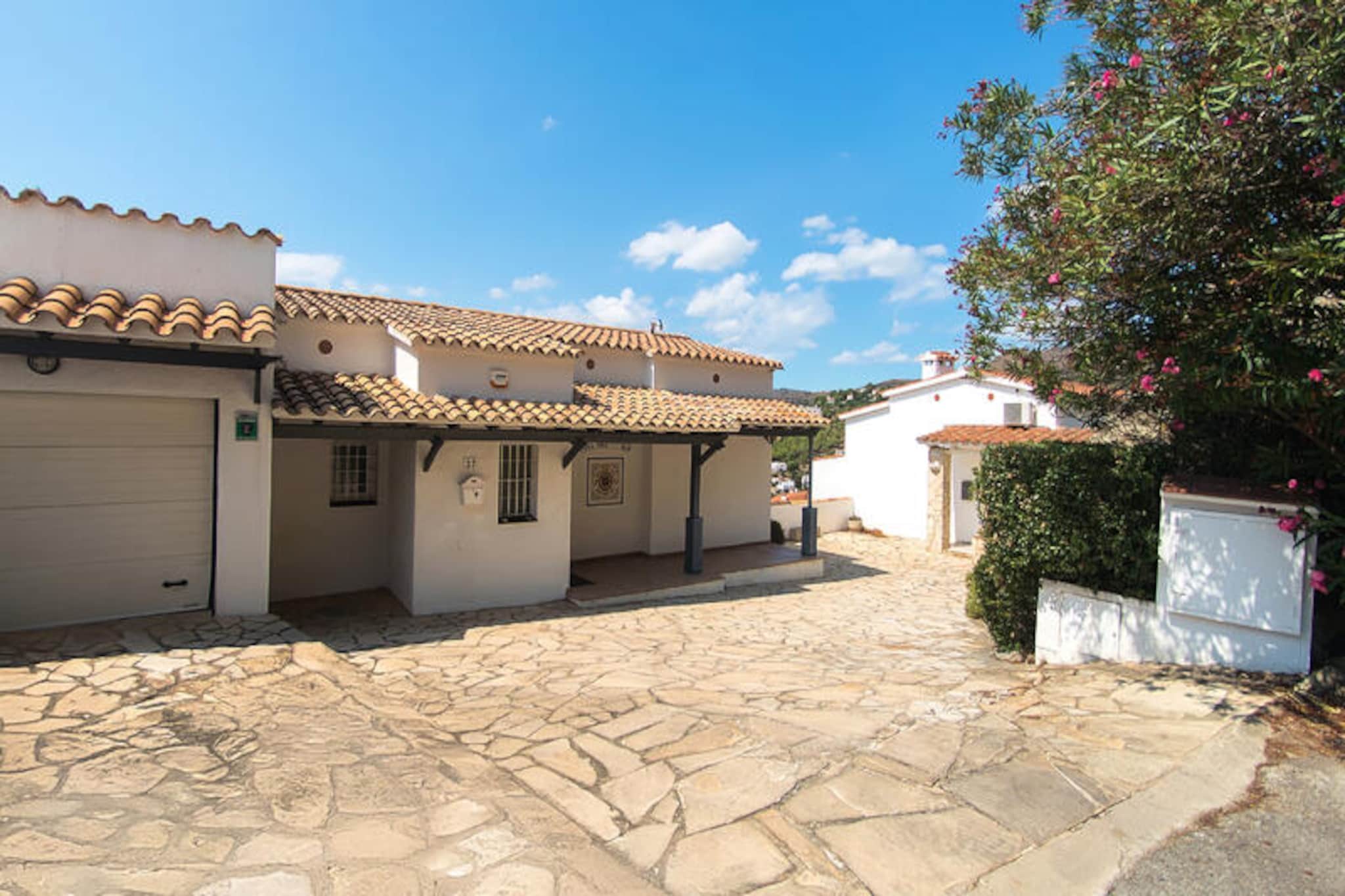 Maison à Roses-Non tagué