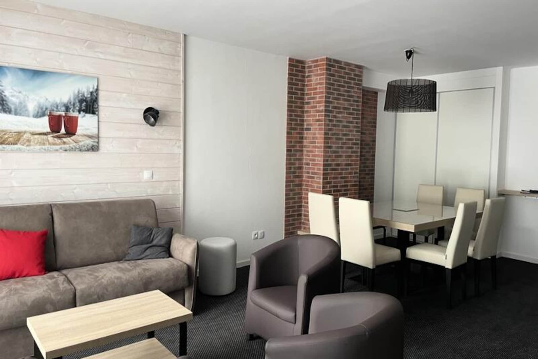 2 Rooms for 8 People