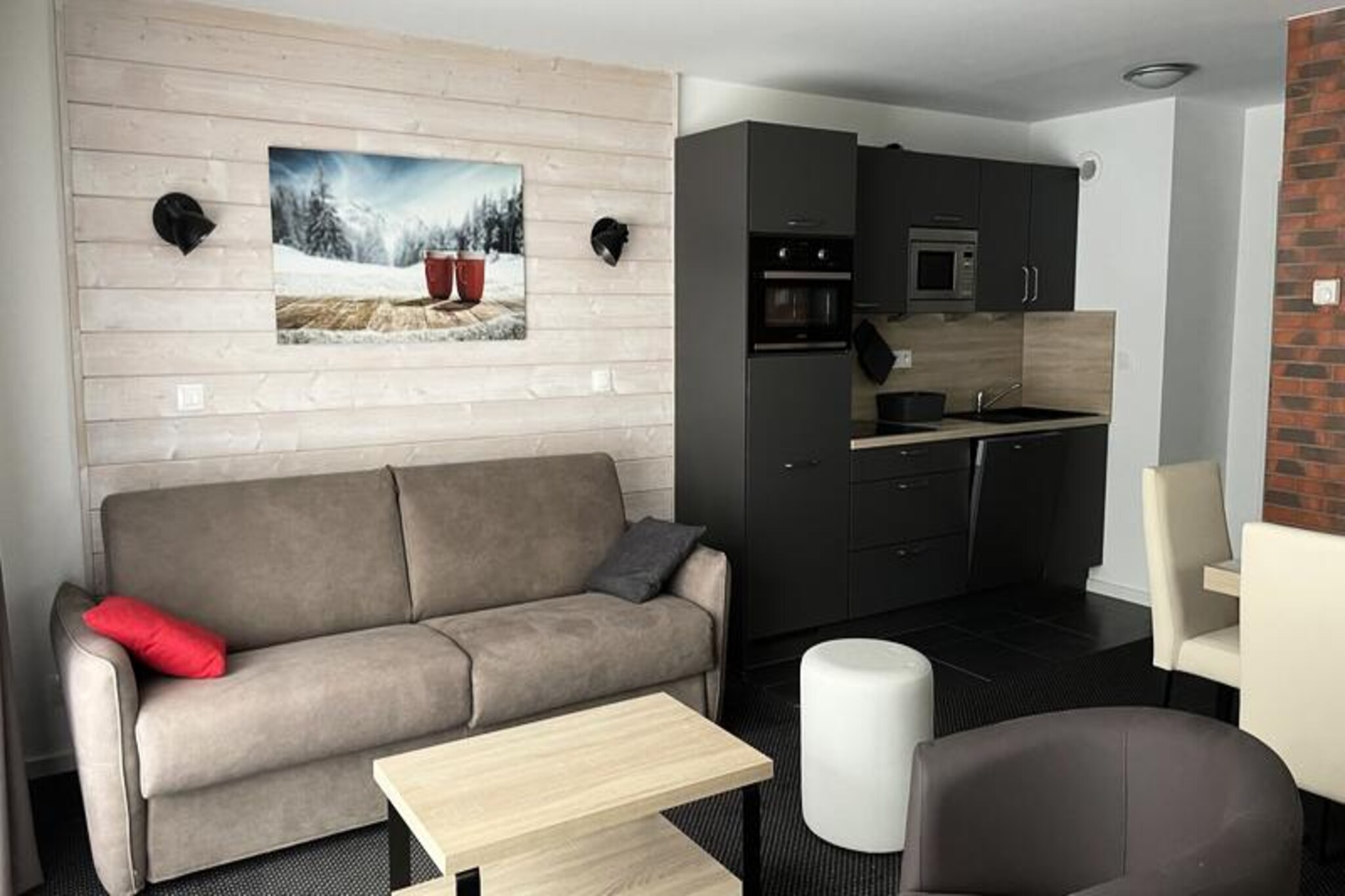 3 Rooms for 6 People