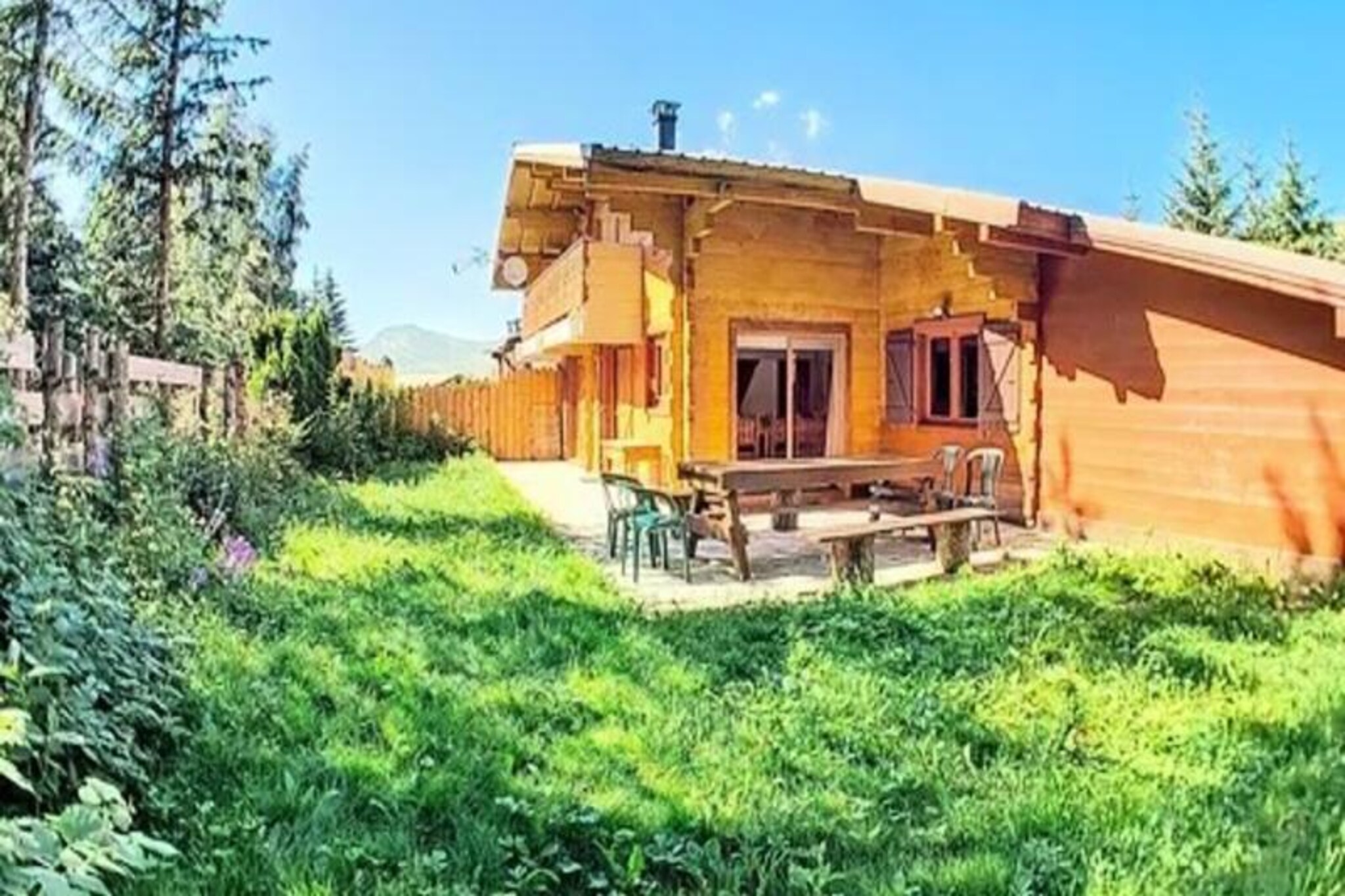 Chalet in Petit Plan near Ski Trails