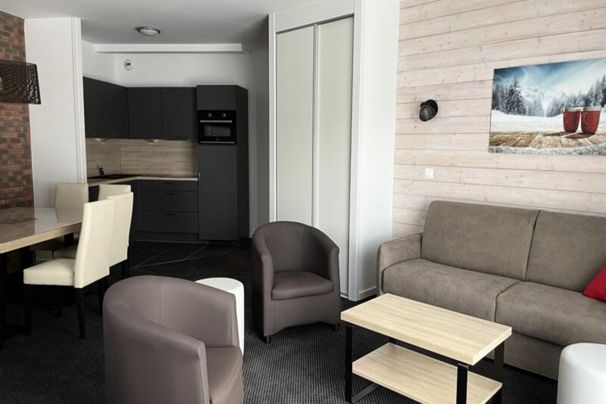 Apartment near slopes with pool access