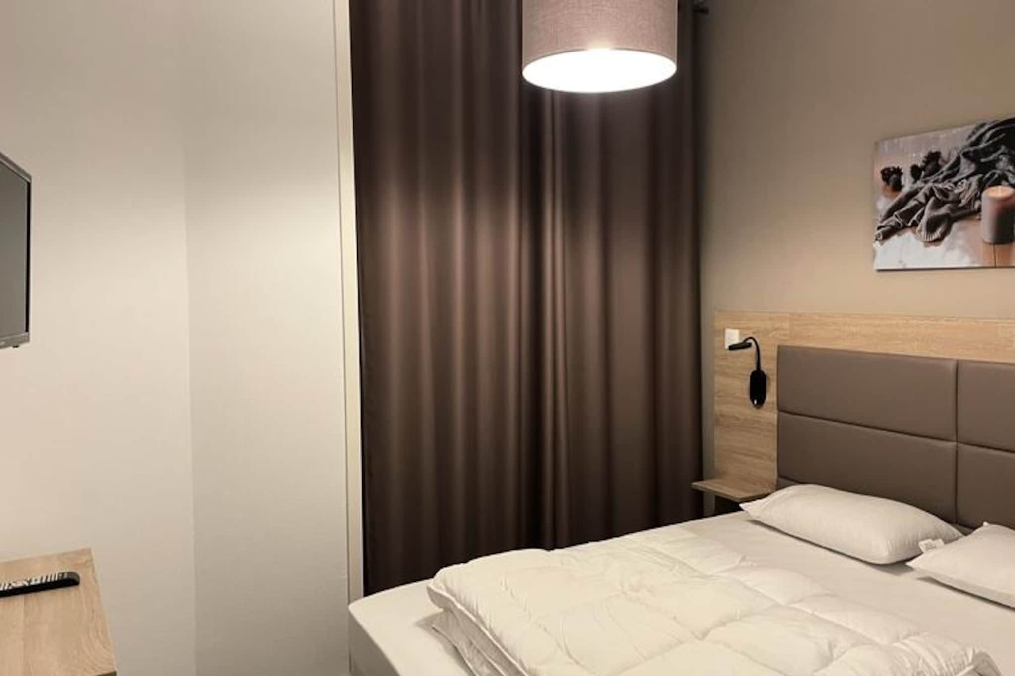 Apartment near slopes with pool access