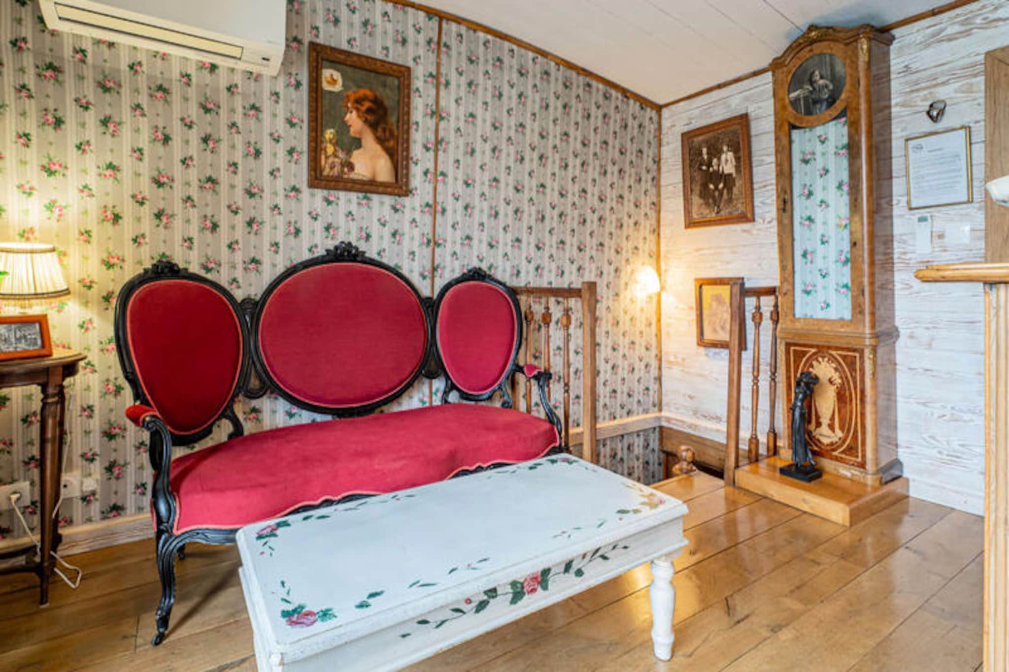 Holiday Home in Bordeaux on Quiet Barge