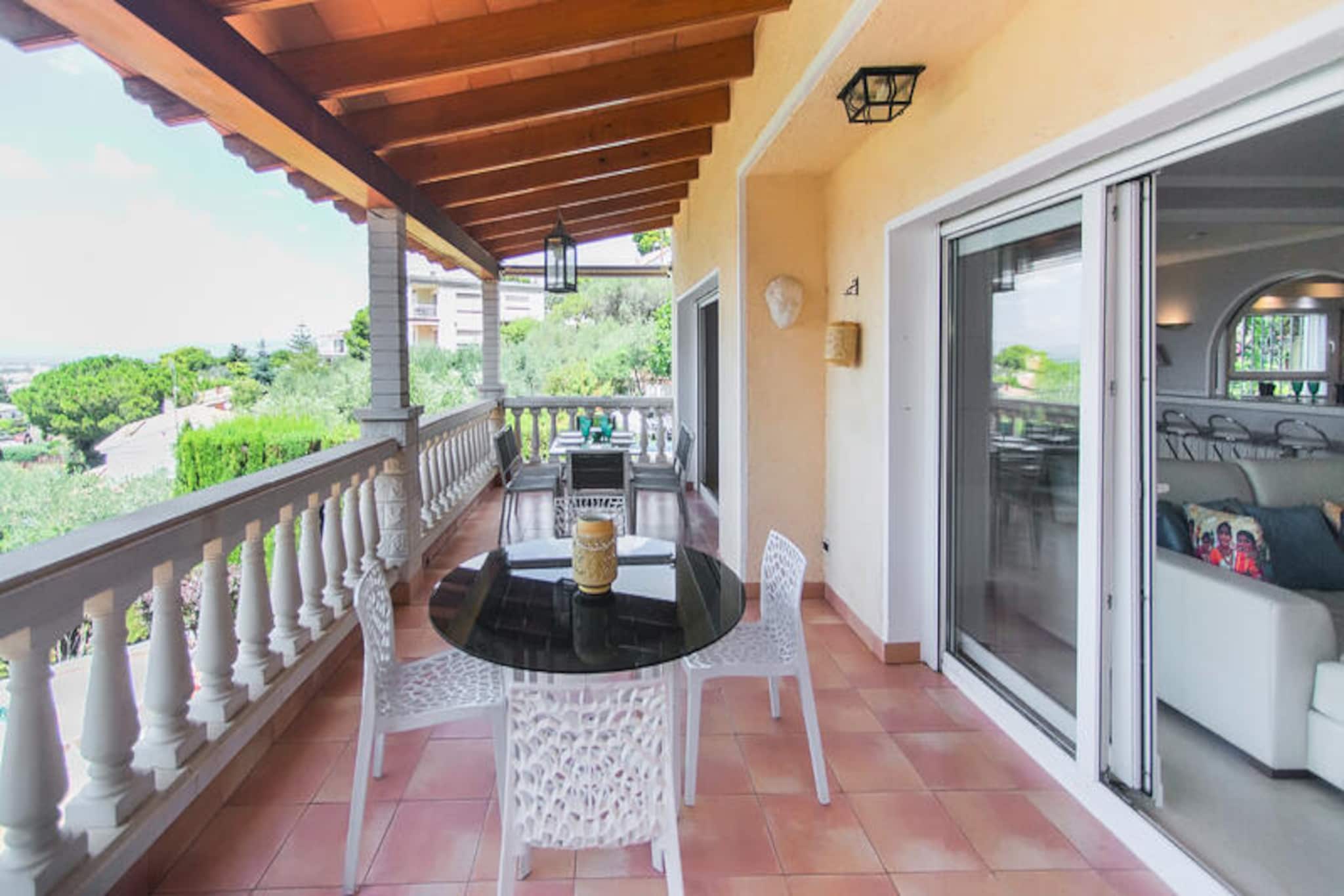 Maison à Roses-Niet-getagd