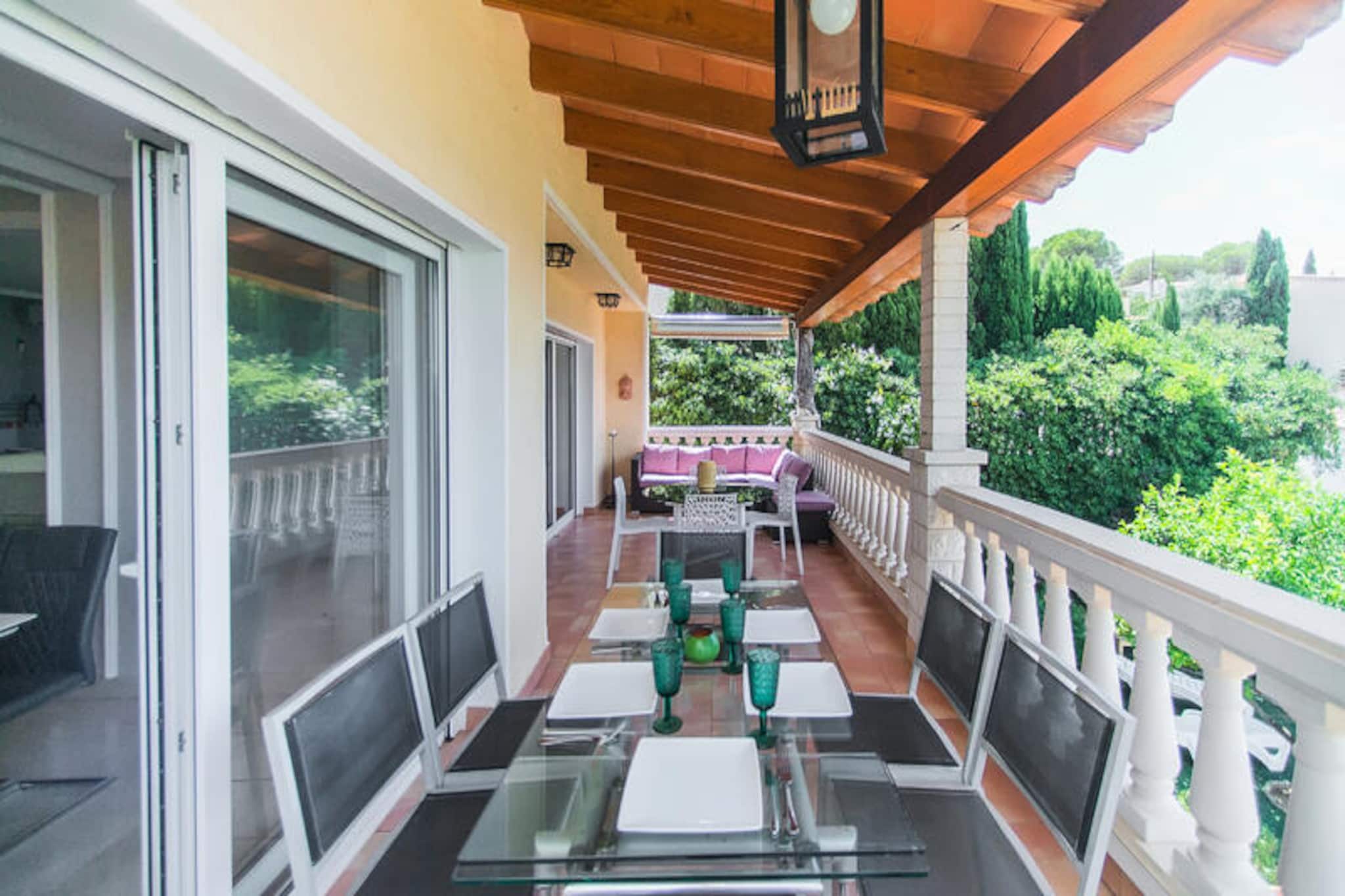 Maison à Roses-Niet-getagd