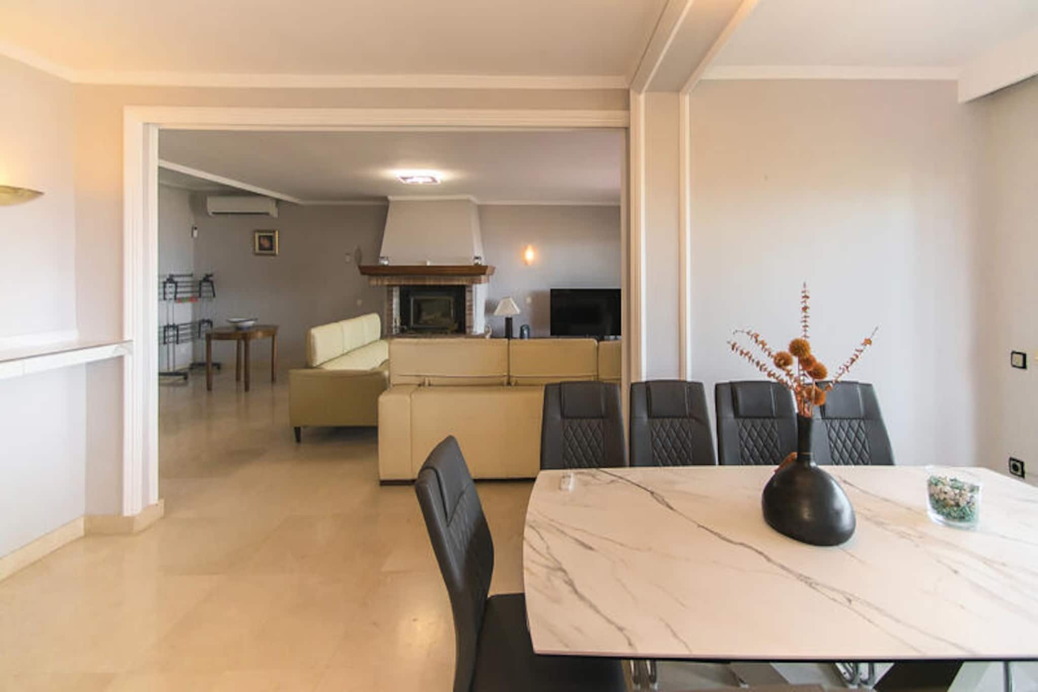 Maison à Roses-Niet-getagd