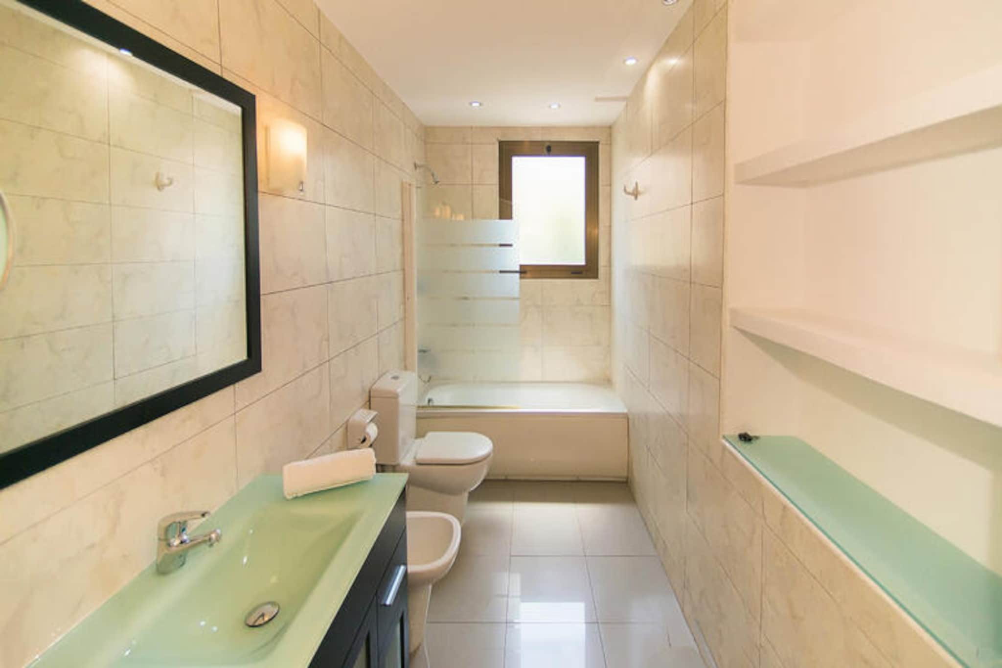 Maison à Roses-Niet-getagd