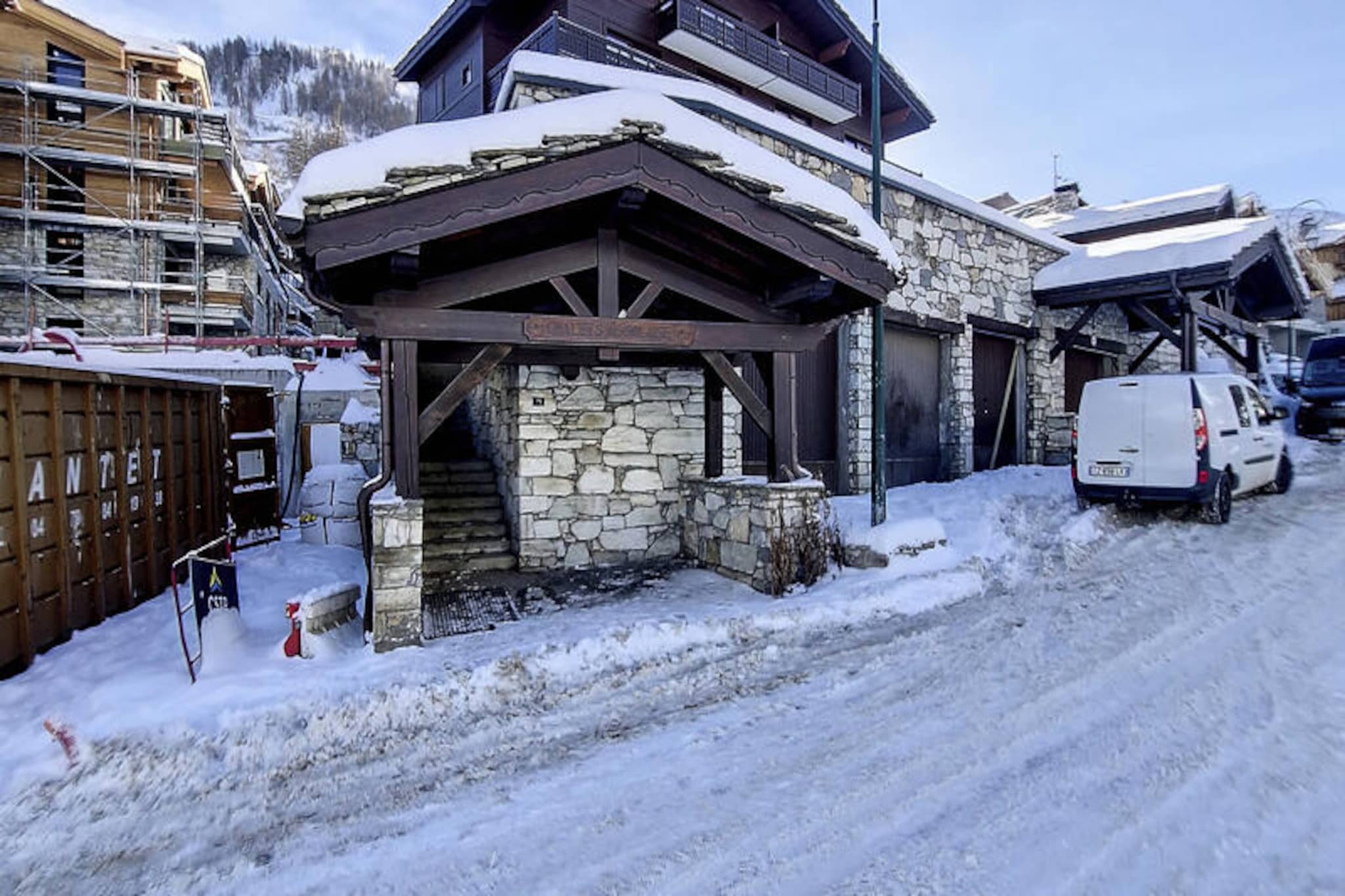 Apartment in Solaise with Ski-In Access